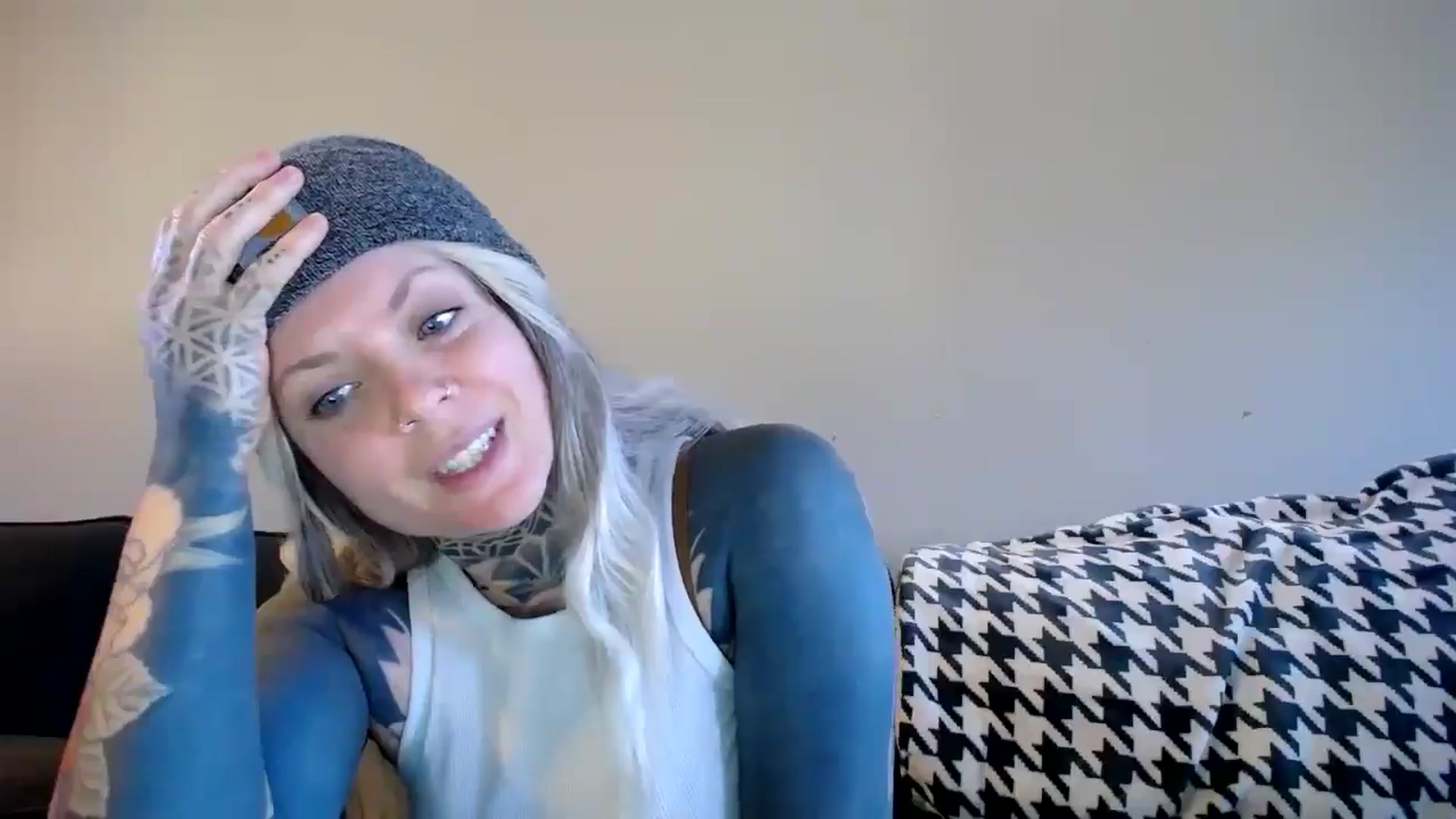 Gallery image thumbnail from ViVerdure's myfreecams stream on, 04/13/2025, 16:02 image 12 of 20