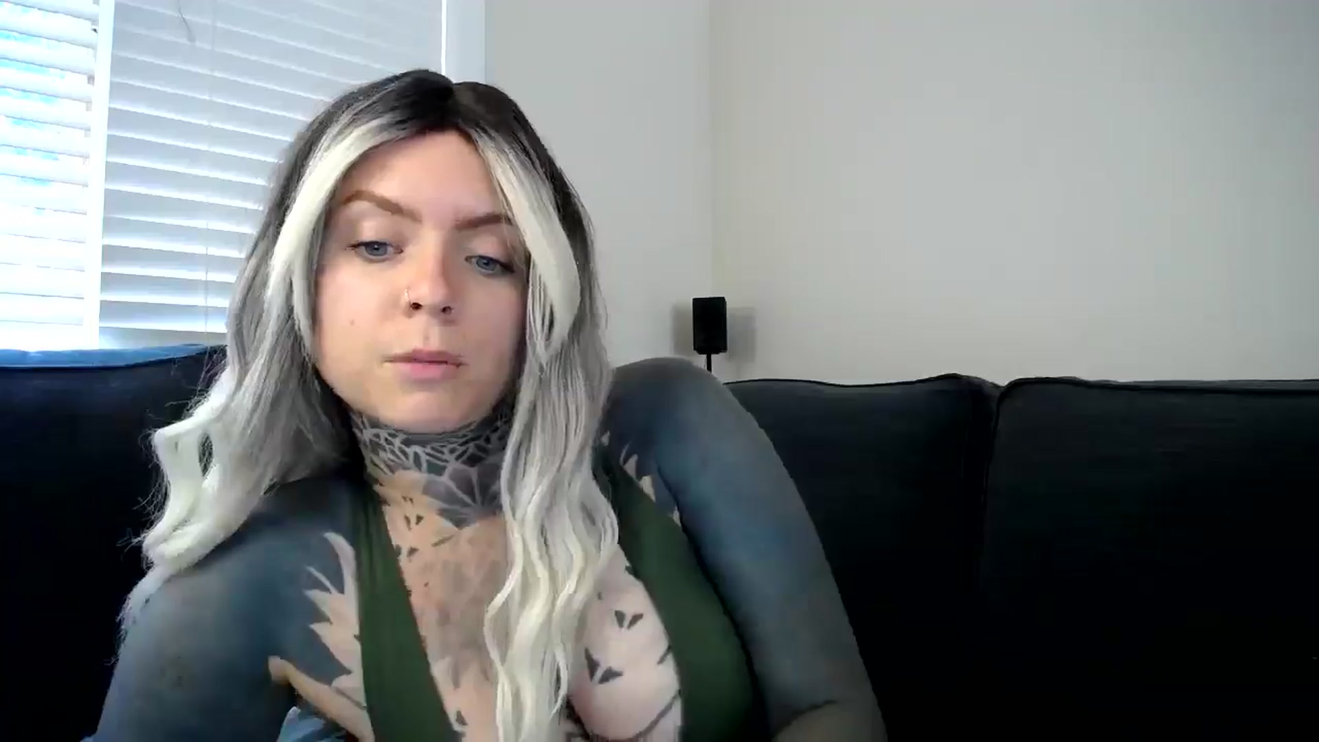 Gallery image thumbnail from ViVerdure's myfreecams stream on, 08/10/2025, 19:02 image 17 of 20