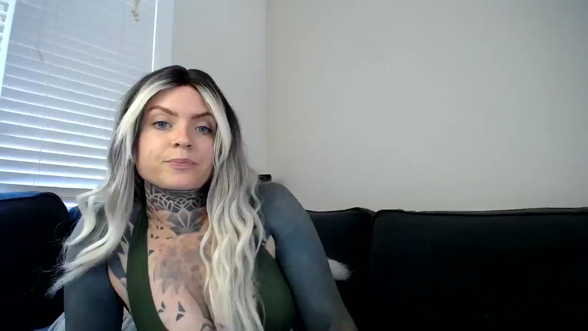Gallery image thumbnail from ViVerdure's myfreecams stream on, 08/10/2025, 19:02 image 16 of 20