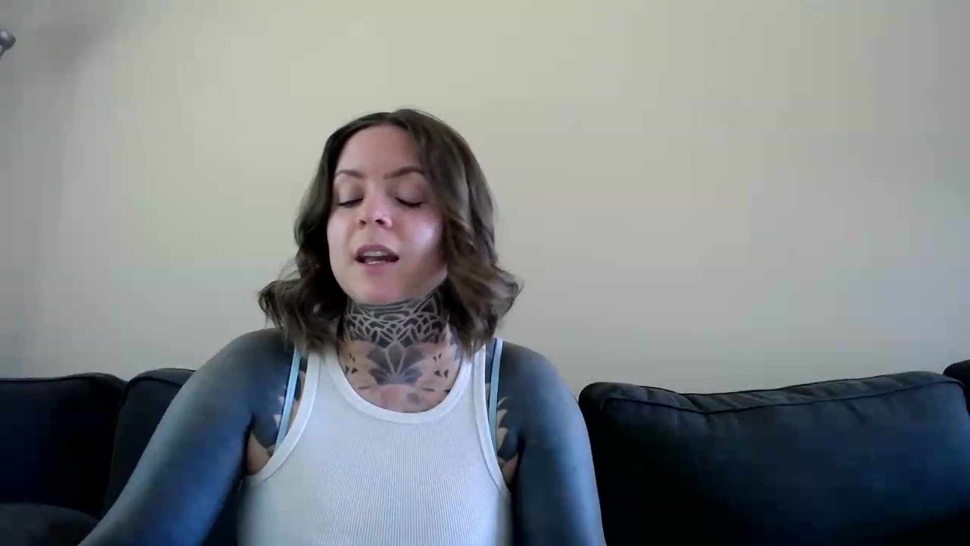 Gallery image thumbnail from ViVerdure's myfreecams stream on, 06/01/2026, 01:55 image 8 of 20