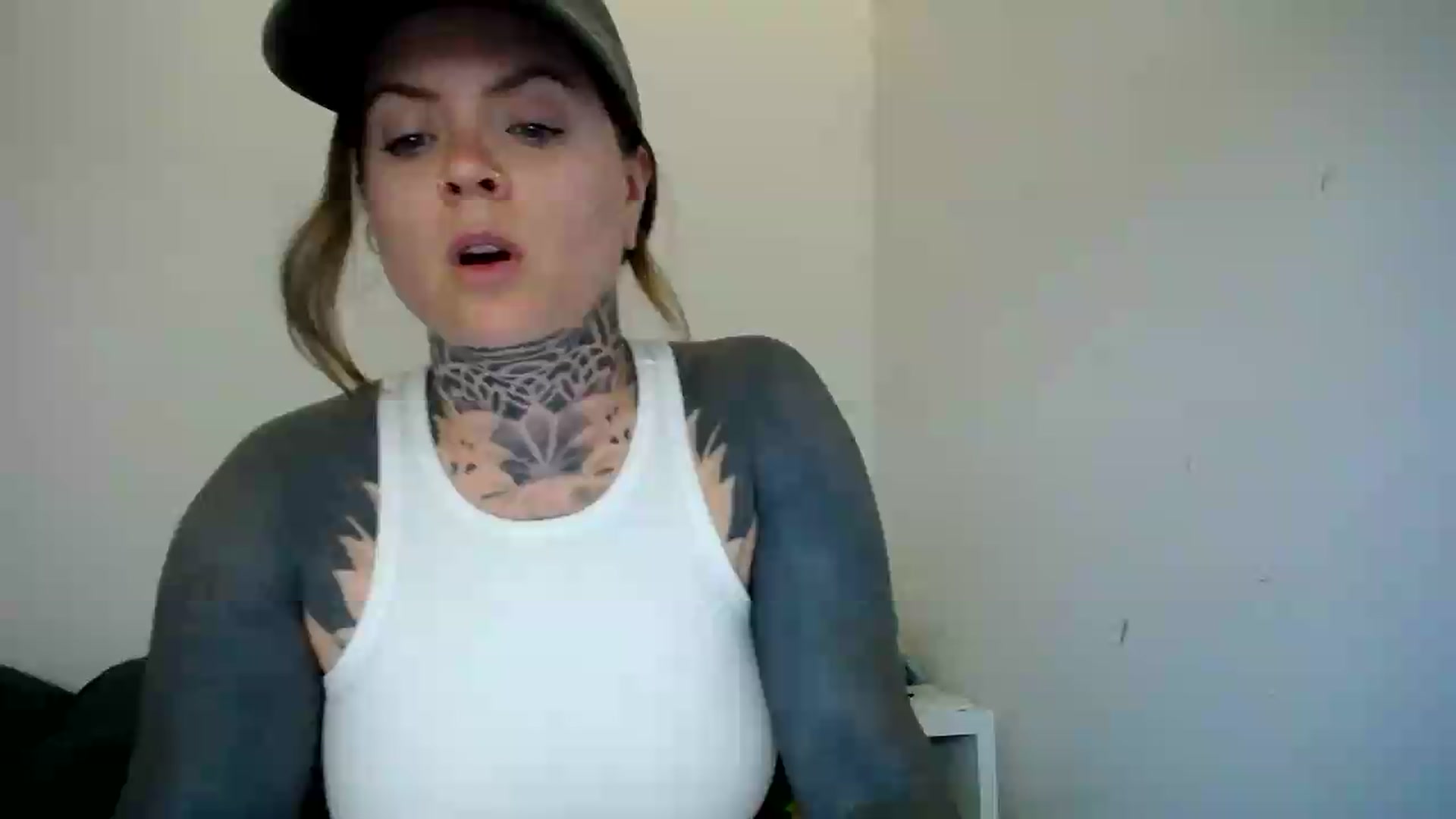 Gallery image thumbnail from ViVerdure's myfreecams stream on, 06/14/2026, 01:46 image 15 of 20