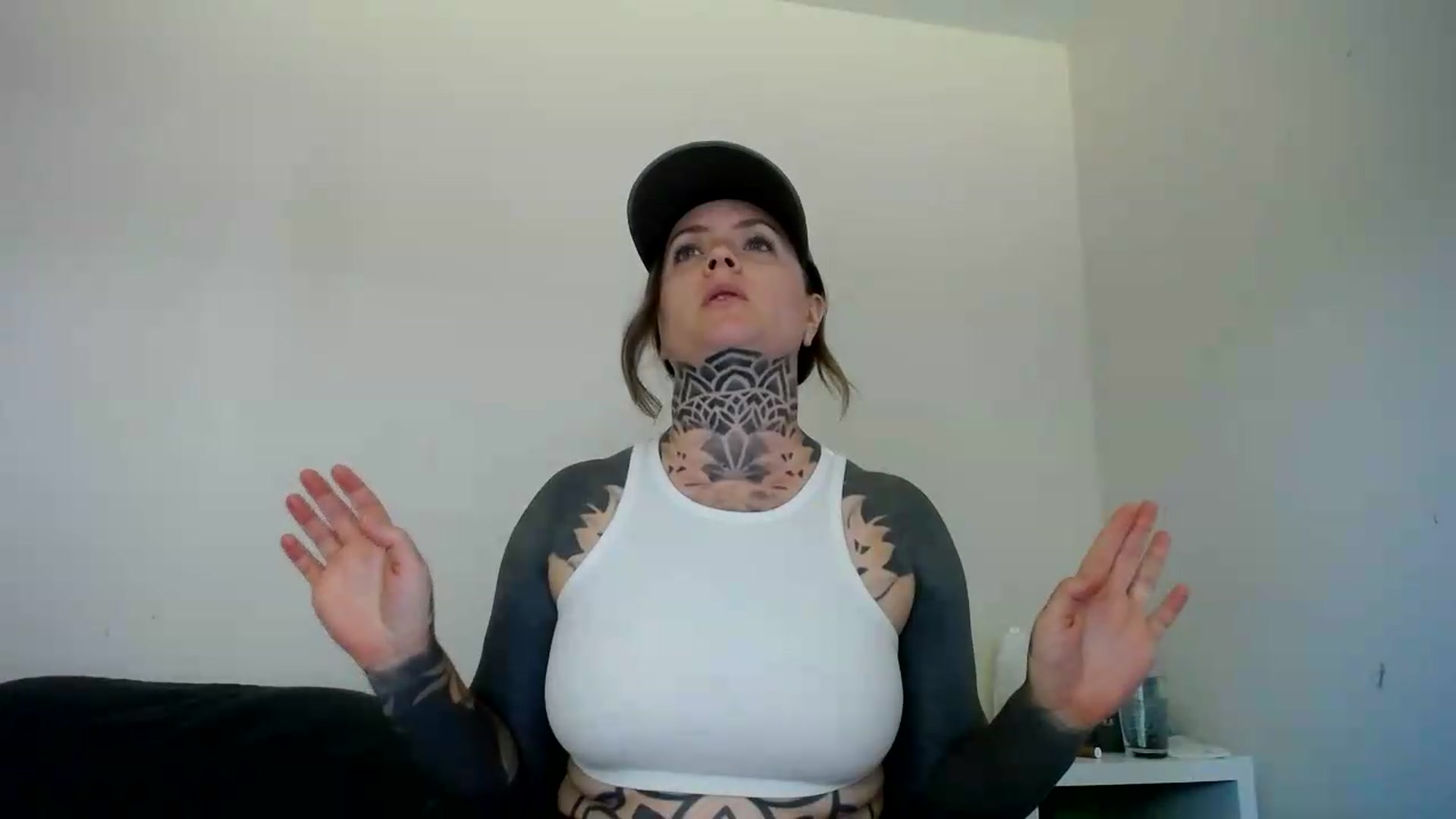 Gallery image thumbnail from ViVerdure's myfreecams stream on, 06/14/2026, 01:46 image 6 of 20