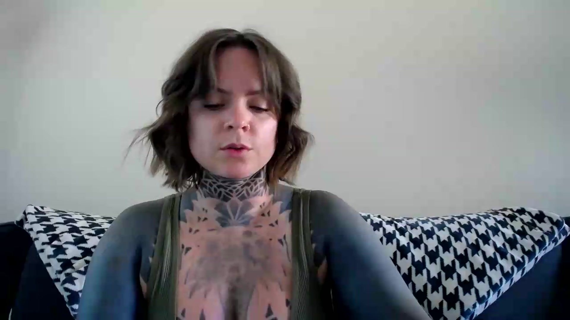 Gallery image thumbnail from ViVerdure's myfreecams stream on, 08/03/2026, 24:00 image 3 of 20