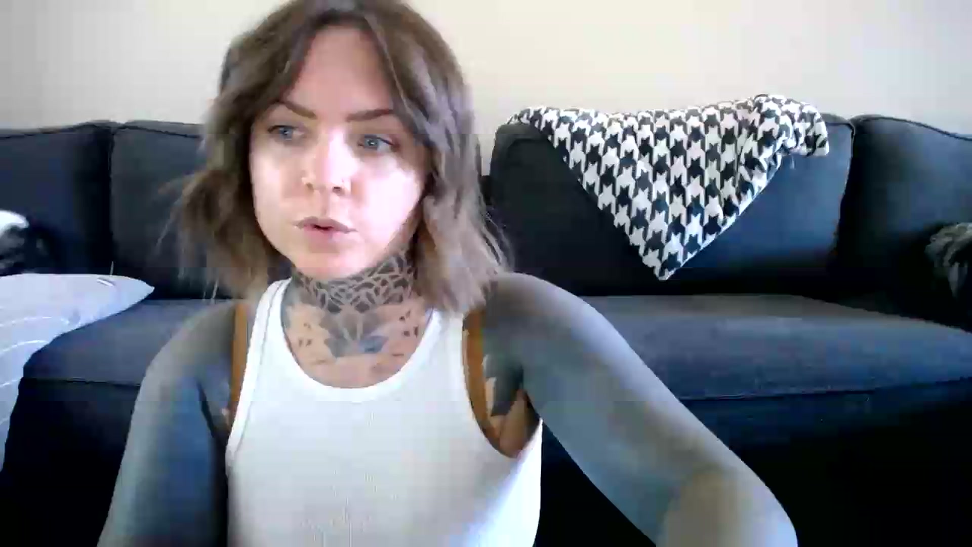 Gallery image thumbnail from ViVerdure's myfreecams stream on, 08/09/2026, 02:03 image 17 of 20
