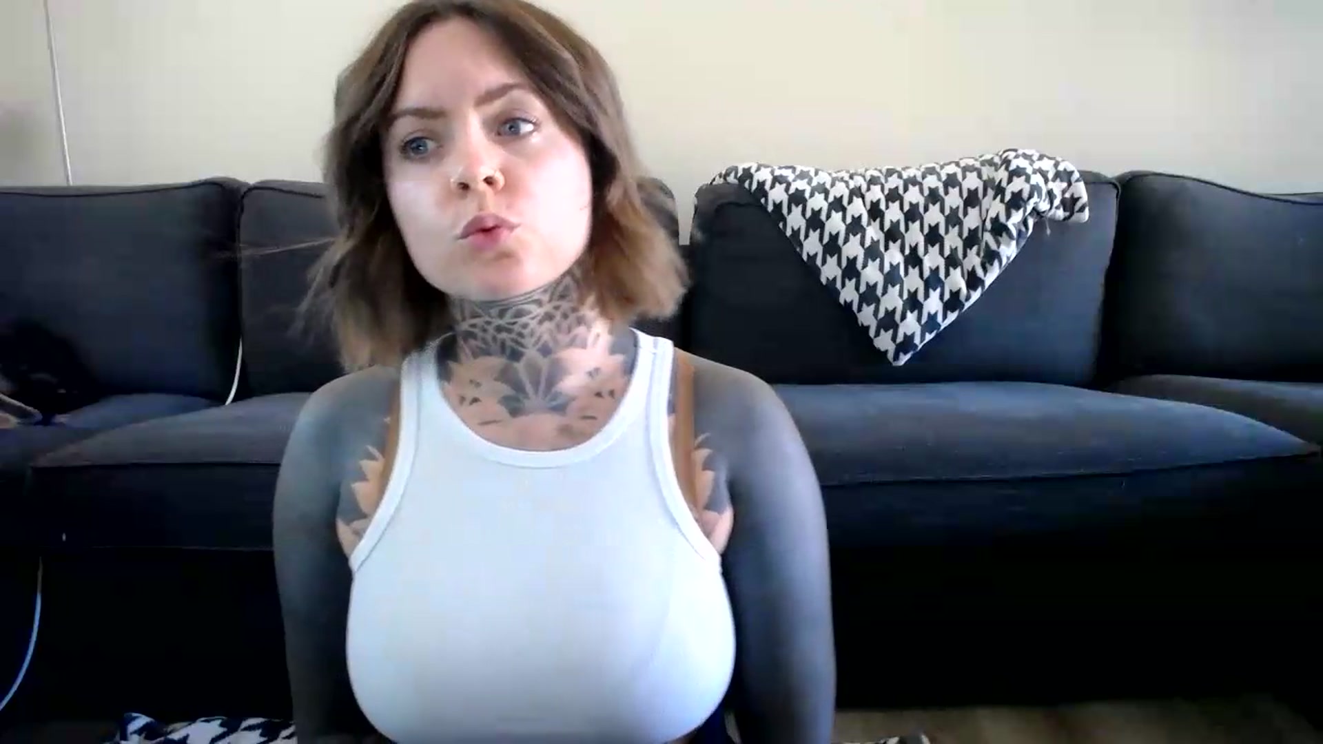 Gallery image thumbnail from ViVerdure's myfreecams stream on, 08/09/2026, 02:03 image 4 of 20