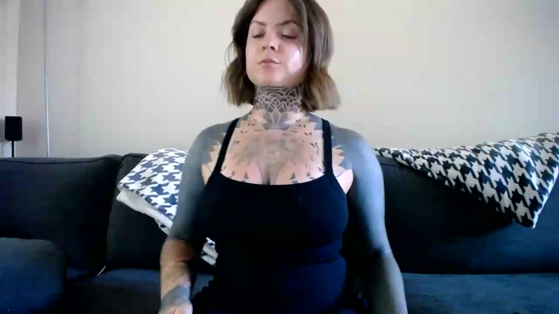 Gallery image thumbnail from ViVerdure's myfreecams stream on, 08/10/2026, 02:01 image 12 of 20