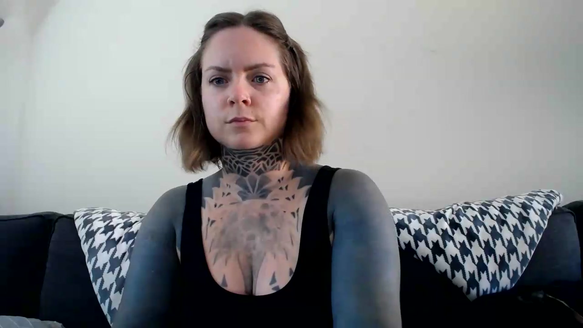 Gallery image thumbnail from ViVerdure's myfreecams stream on, 08/16/2026, 21:16 image 17 of 20