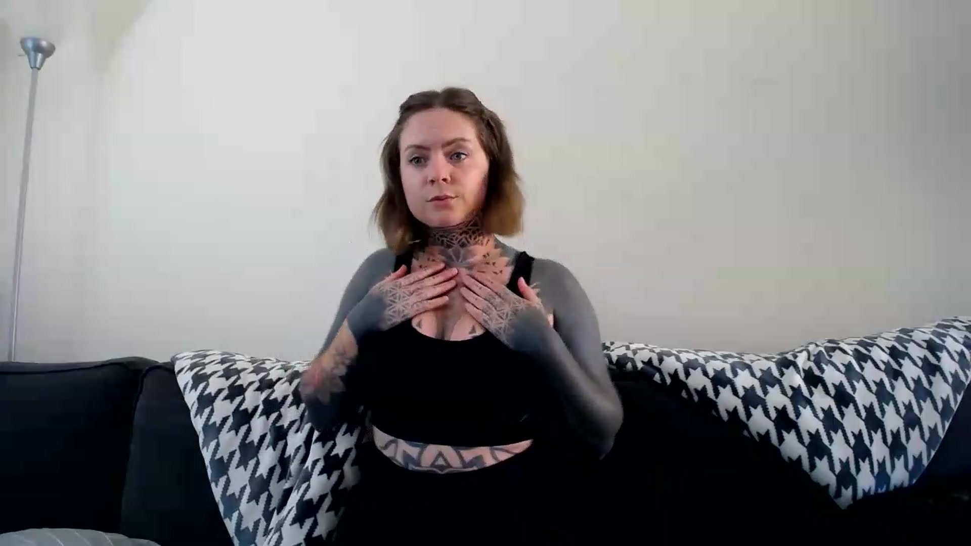 Gallery image thumbnail from ViVerdure's myfreecams stream on, 08/16/2026, 21:16 image 12 of 20