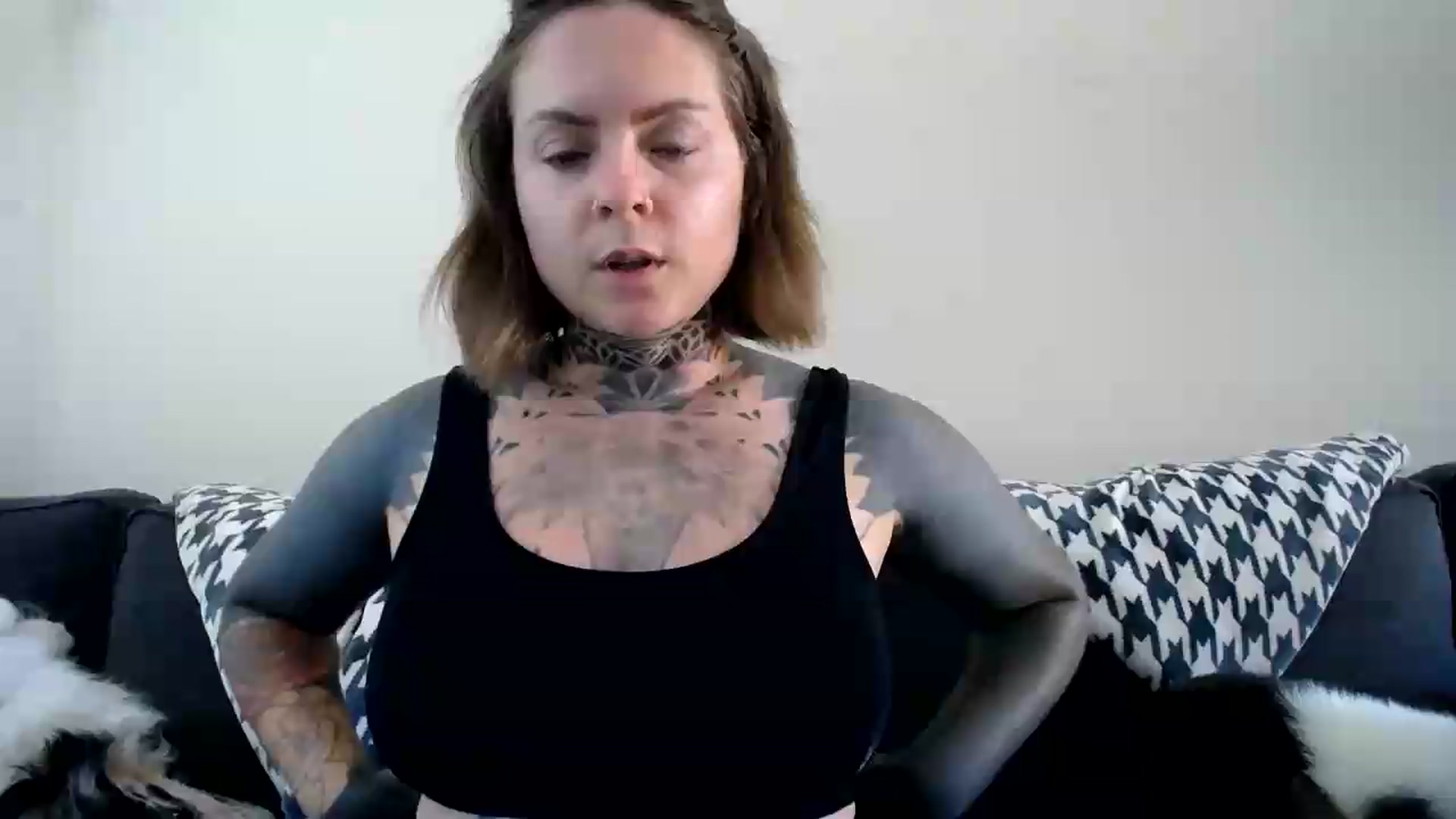 Gallery image thumbnail from ViVerdure's myfreecams stream on, 08/16/2026, 23:01 image 4 of 20
