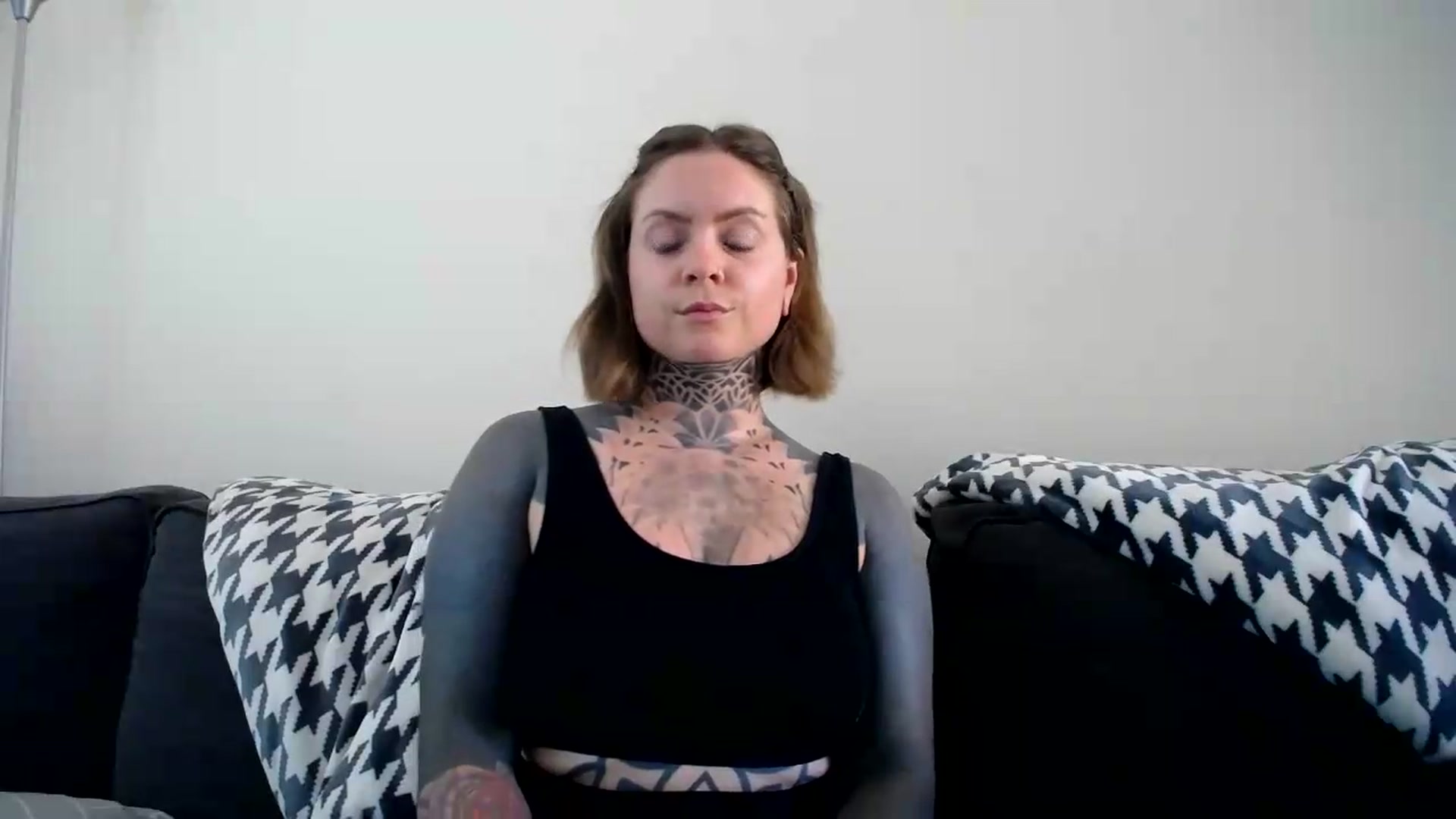 Gallery image thumbnail from ViVerdure's myfreecams stream on, 08/16/2026, 23:01 image 10 of 20