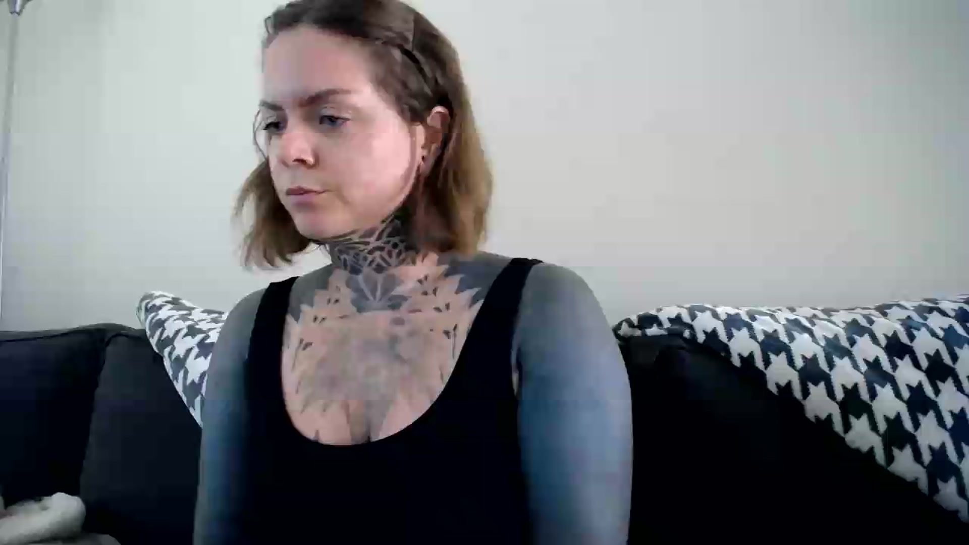 Gallery image thumbnail from ViVerdure's myfreecams stream on, 08/16/2026, 23:01 image 14 of 20