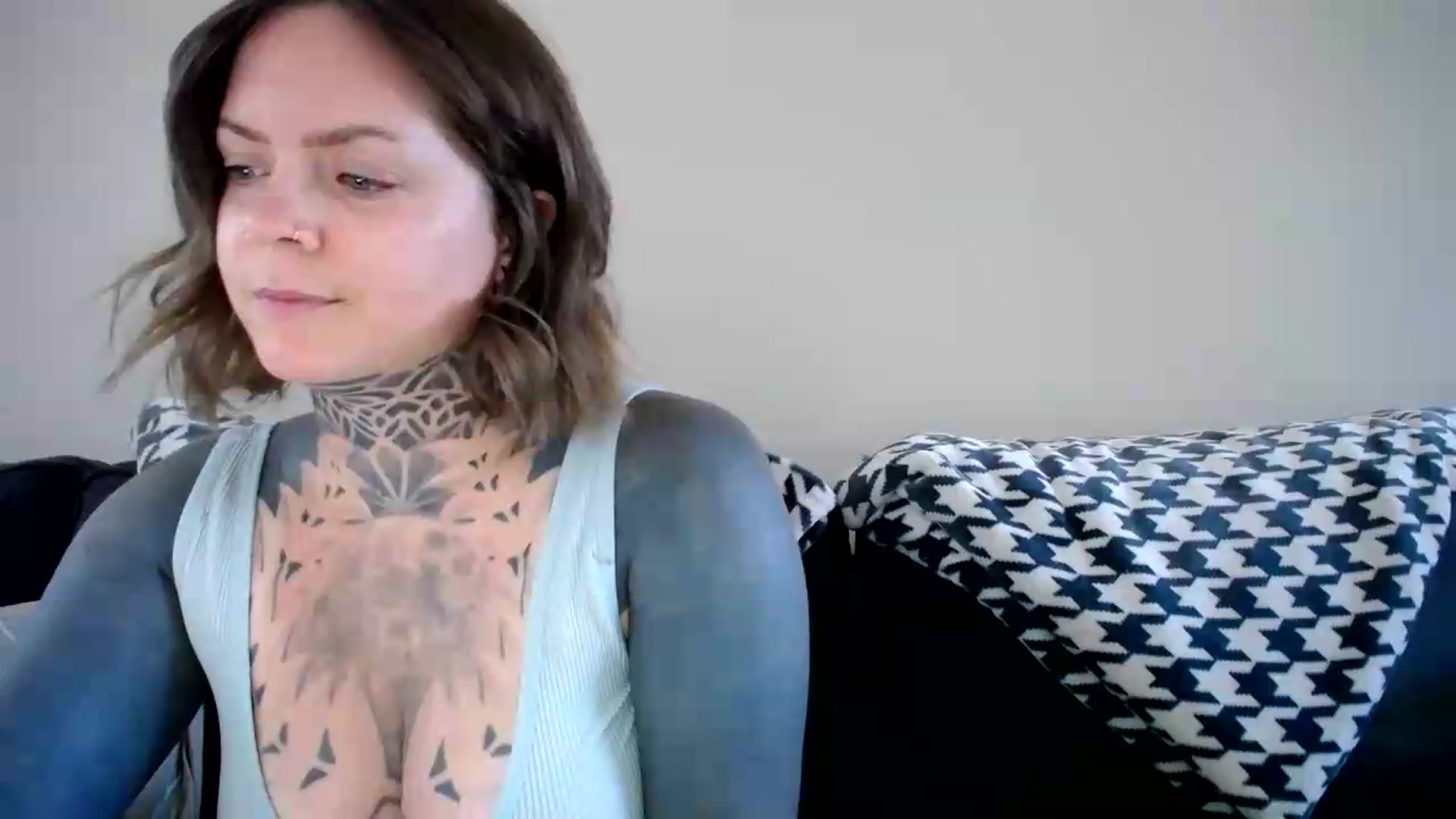 Gallery image thumbnail from ViVerdure's myfreecams stream on, 08/18/2026, 02:01 image 15 of 20