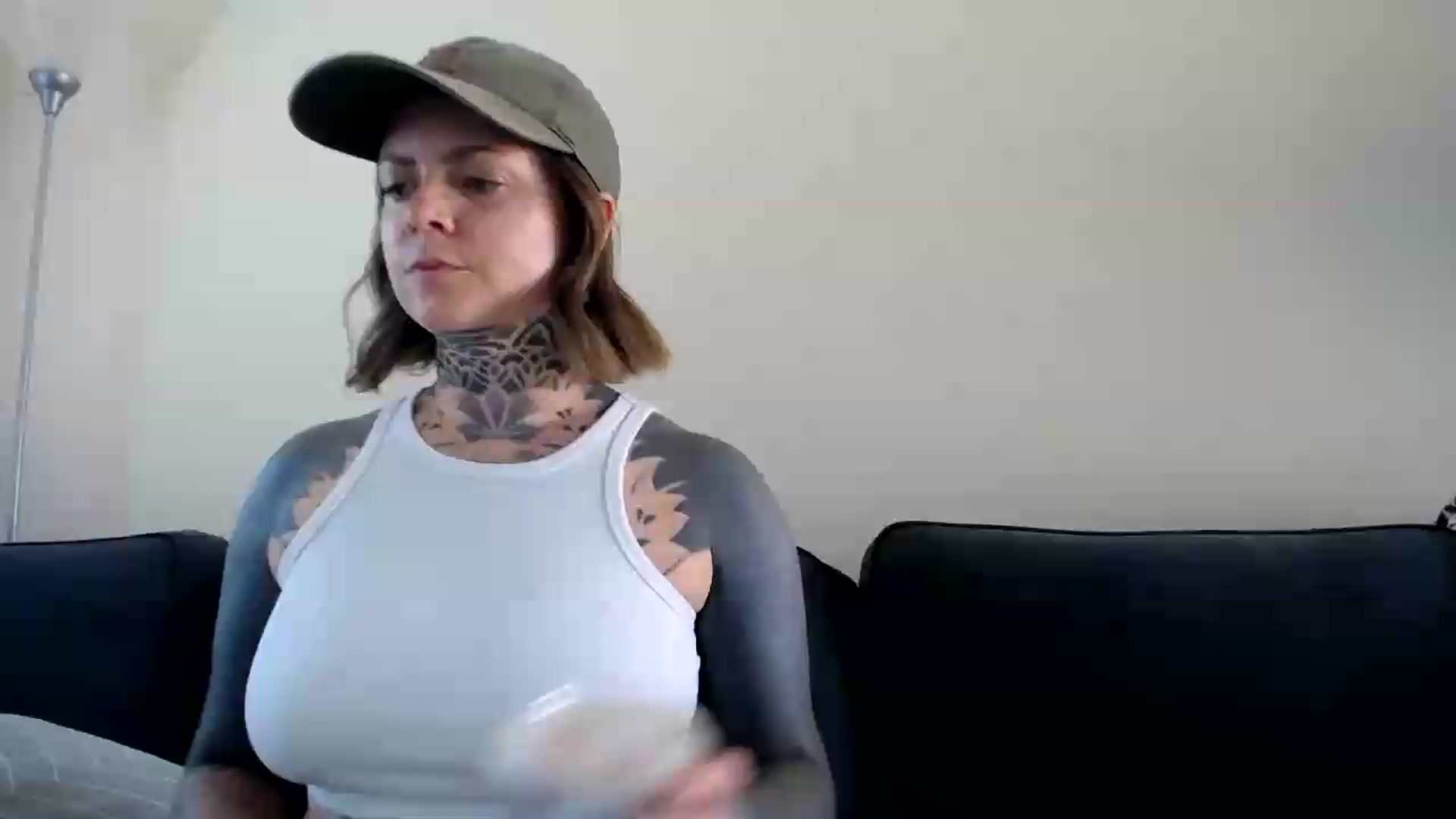 Gallery image thumbnail from ViVerdure's myfreecams stream on, 08/21/2026, 24:20 image 1 of 20