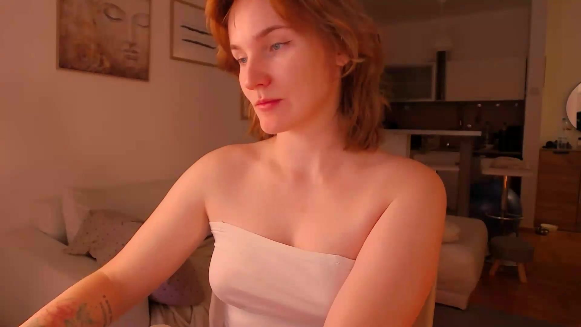 Gallery image thumbnail from Vi_Moore's myfreecams stream on, 09/17/2026, 17:31 image 13 of 20