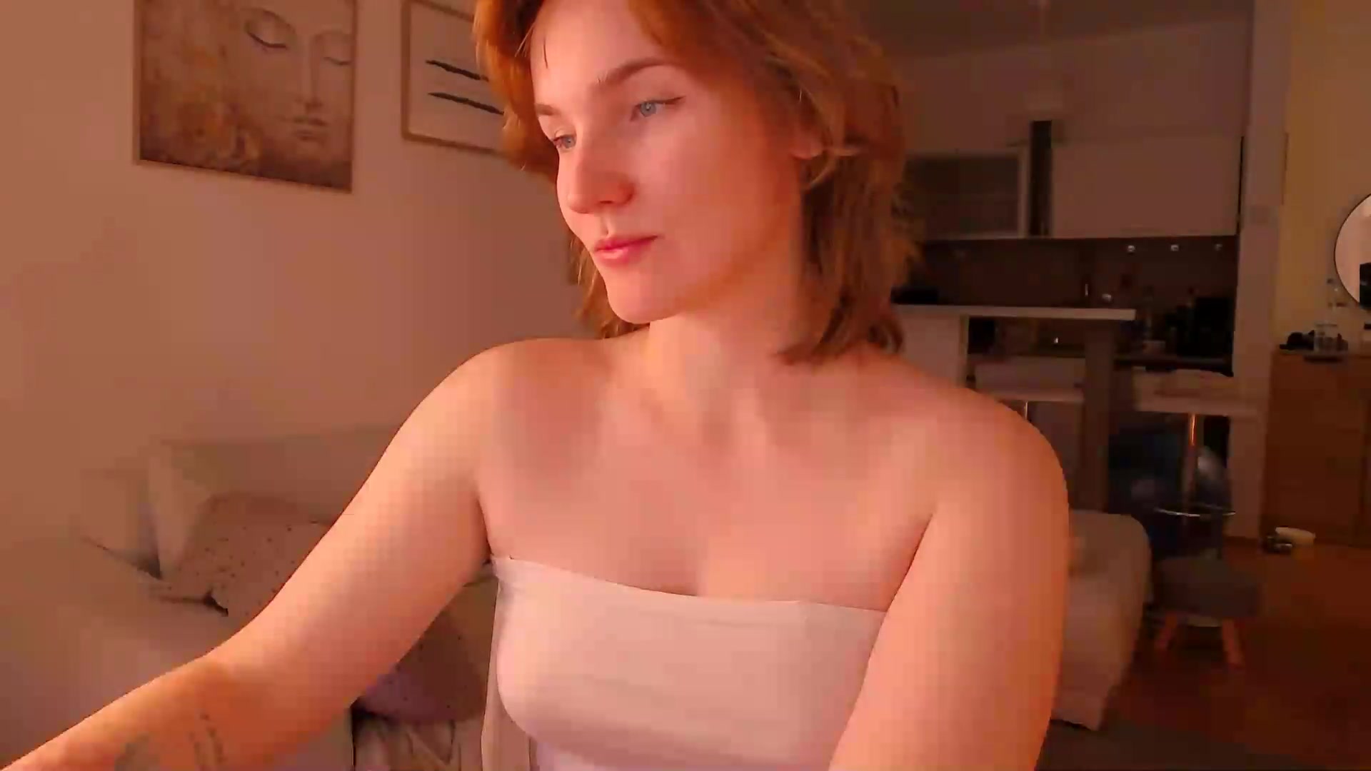 Gallery image thumbnail from Vi_Moore's myfreecams stream on, 09/17/2026, 17:31 image 16 of 20