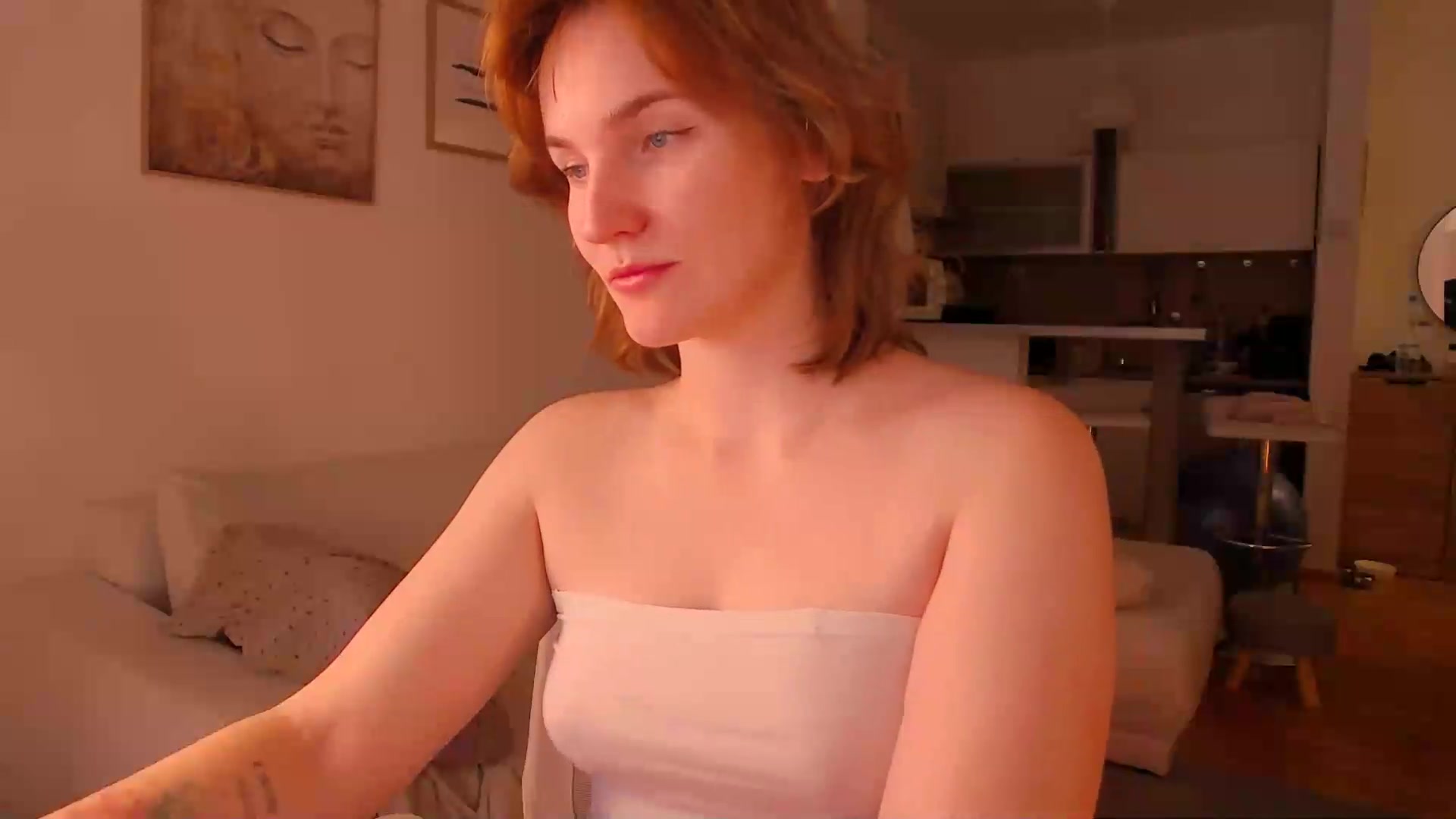 Gallery image thumbnail from Vi_Moore's myfreecams stream on, 09/17/2026, 17:31 image 17 of 20