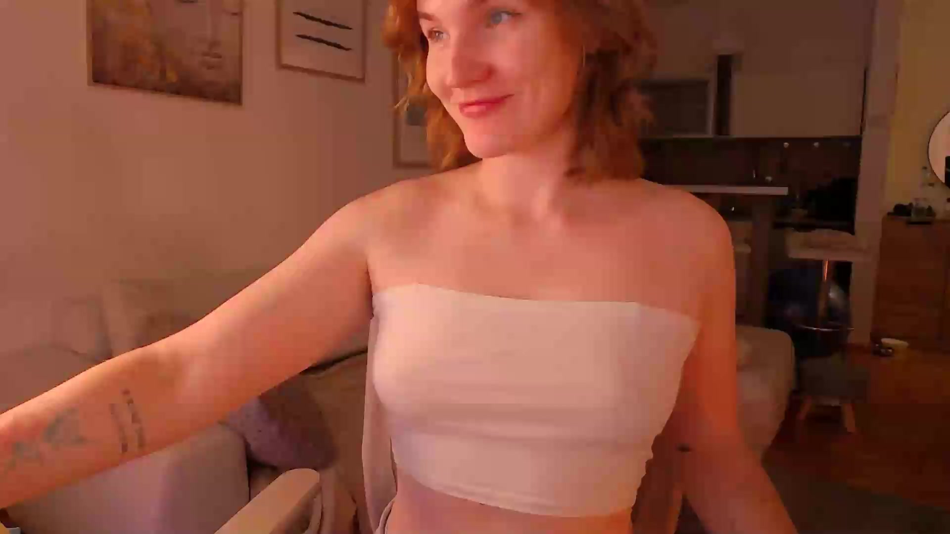 Gallery image thumbnail from Vi_Moore's myfreecams stream on, 09/17/2026, 17:31 image 10 of 20