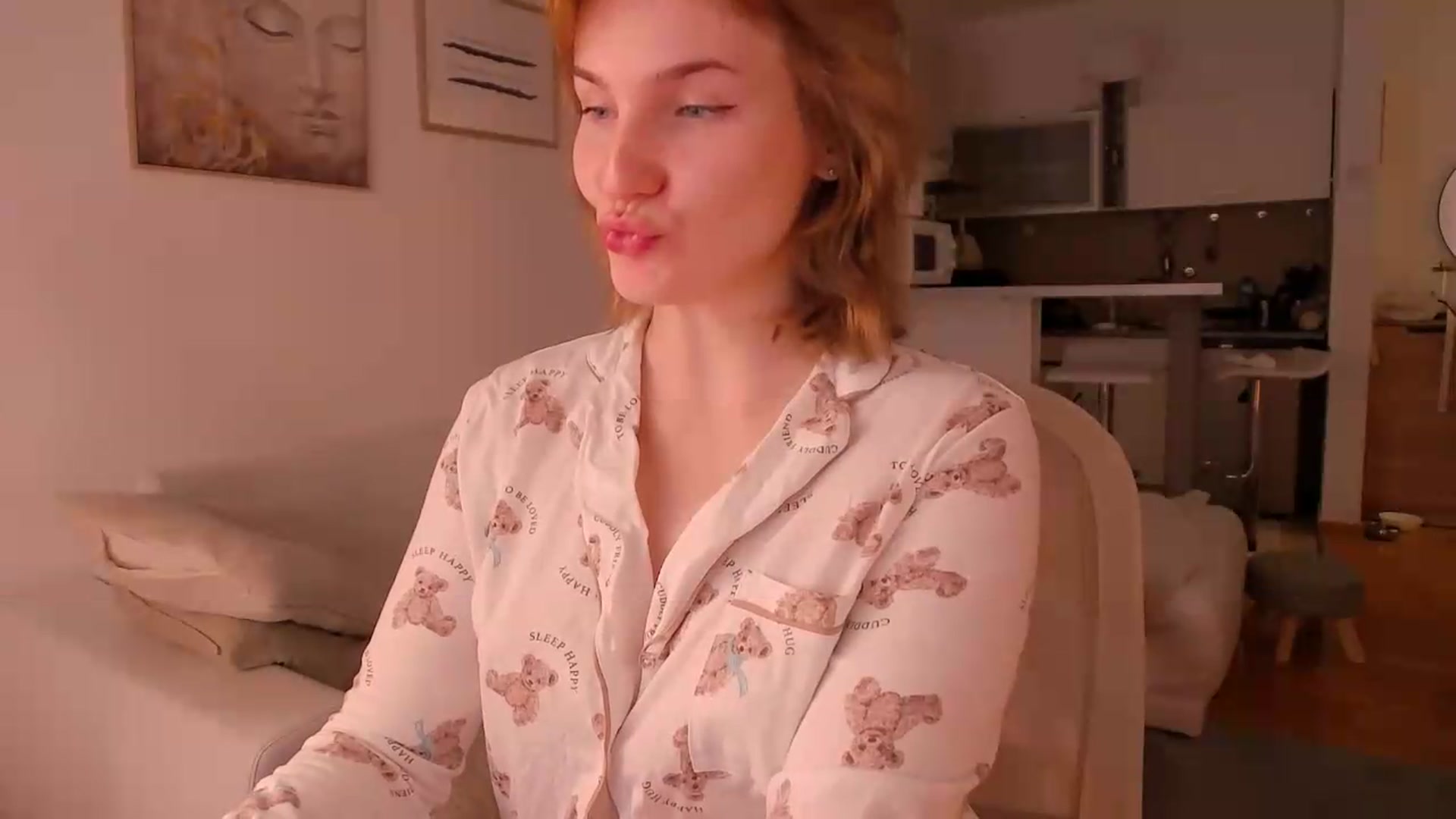 Gallery image thumbnail from Vi_Moore's myfreecams stream on, 09/19/2026, 18:12 image 10 of 20