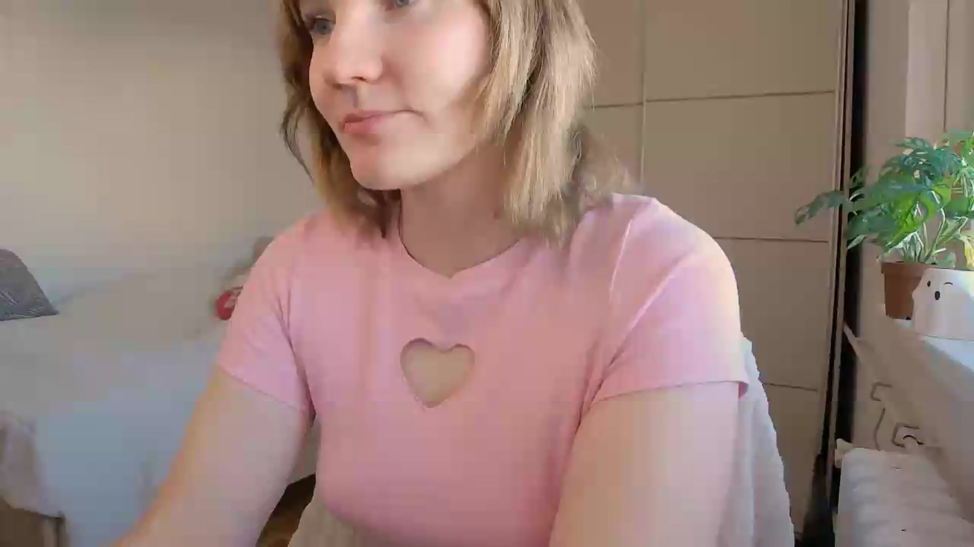 Gallery image thumbnail from Vi_Moore's myfreecams stream on, 09/28/2026, 07:28 image 1 of 20