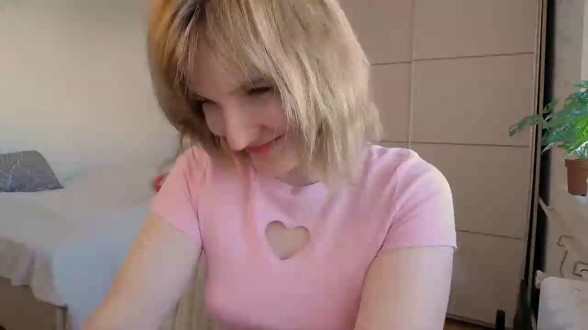 Gallery image thumbnail from Vi_Moore's myfreecams stream on, 09/28/2026, 07:28 image 4 of 20