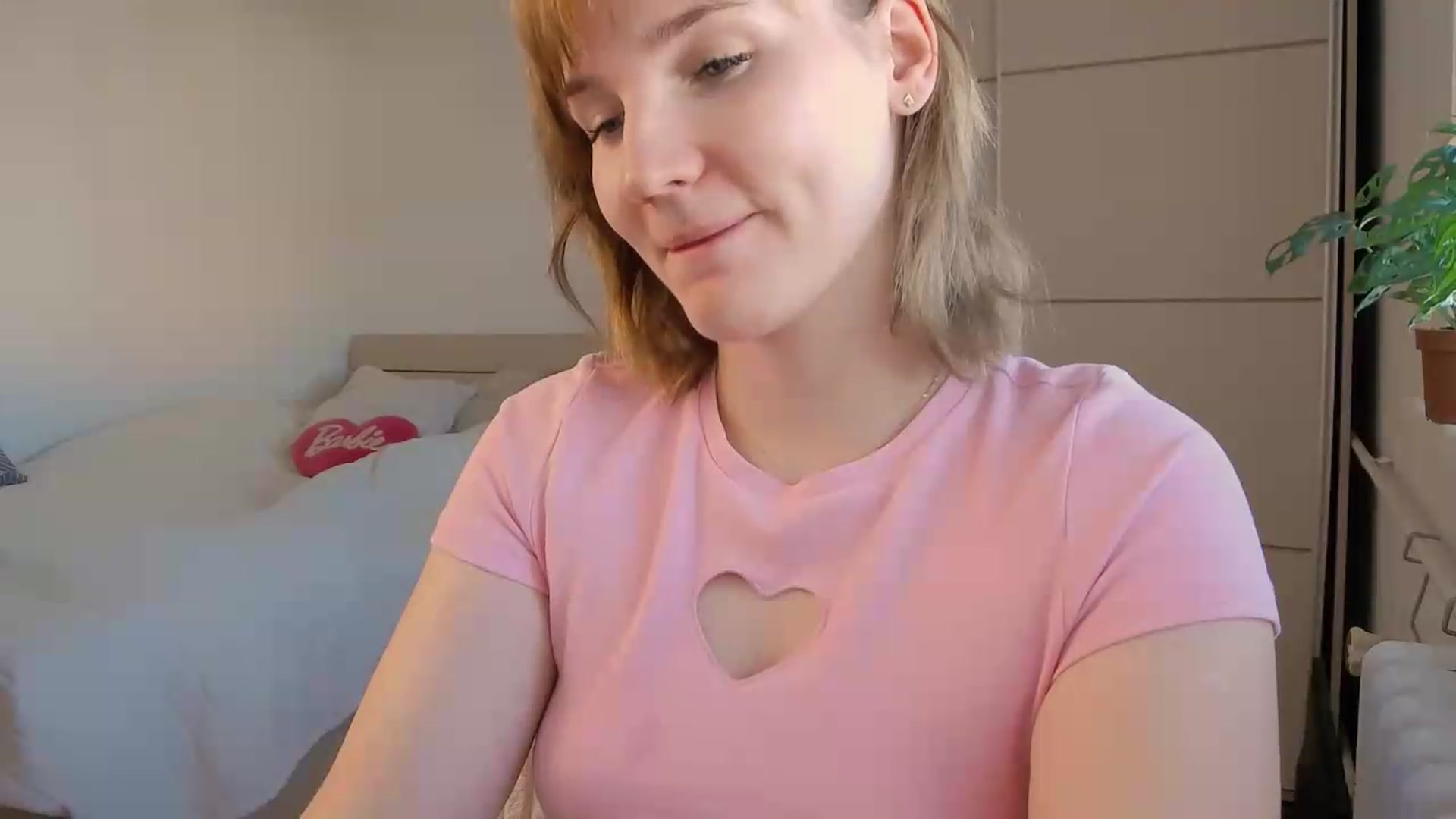 Gallery image thumbnail from Vi_Moore's myfreecams stream on, 09/28/2026, 07:28 image 14 of 20