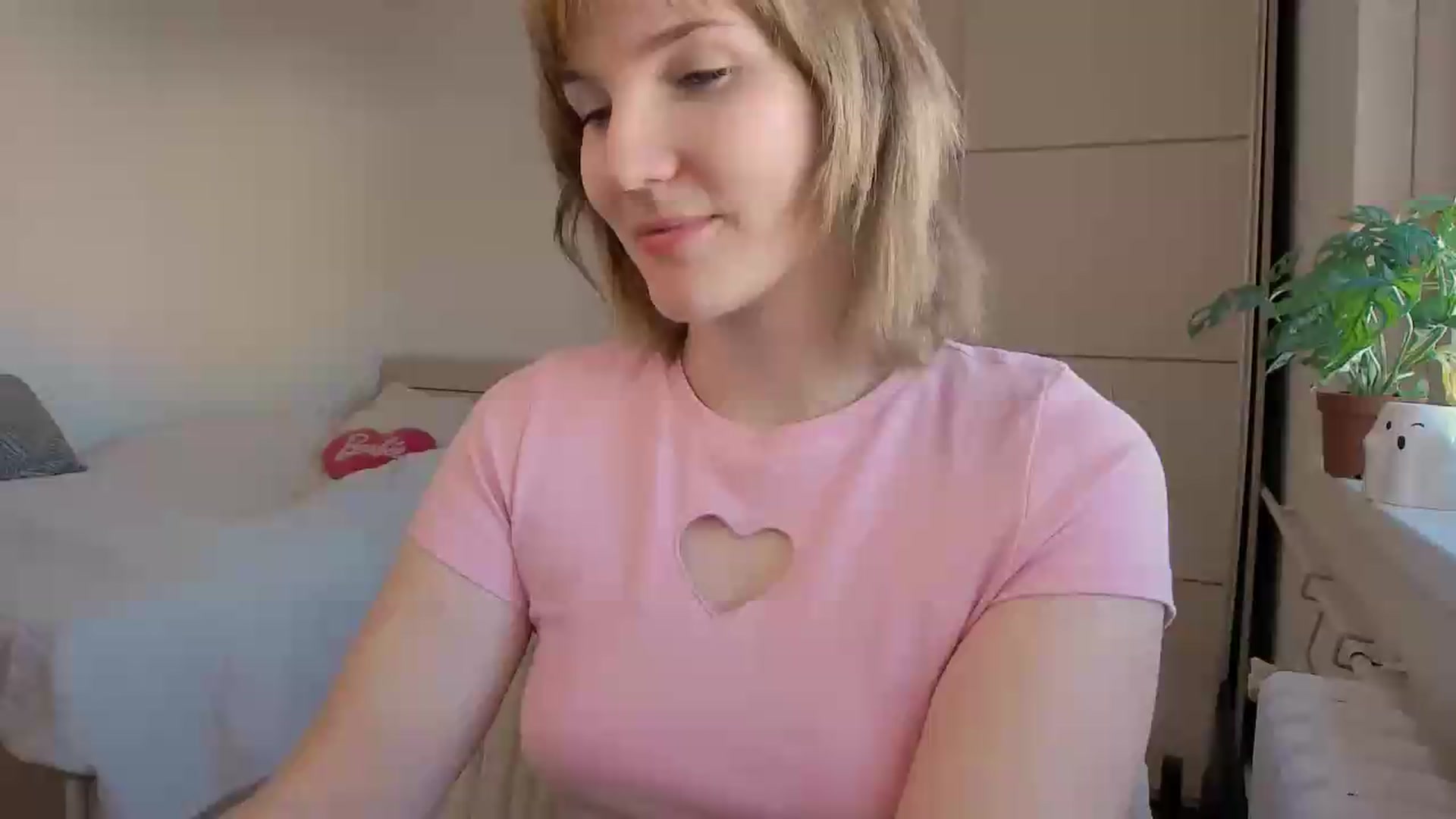 Gallery image thumbnail from Vi_Moore's myfreecams stream on, 09/28/2026, 07:28 image 3 of 20