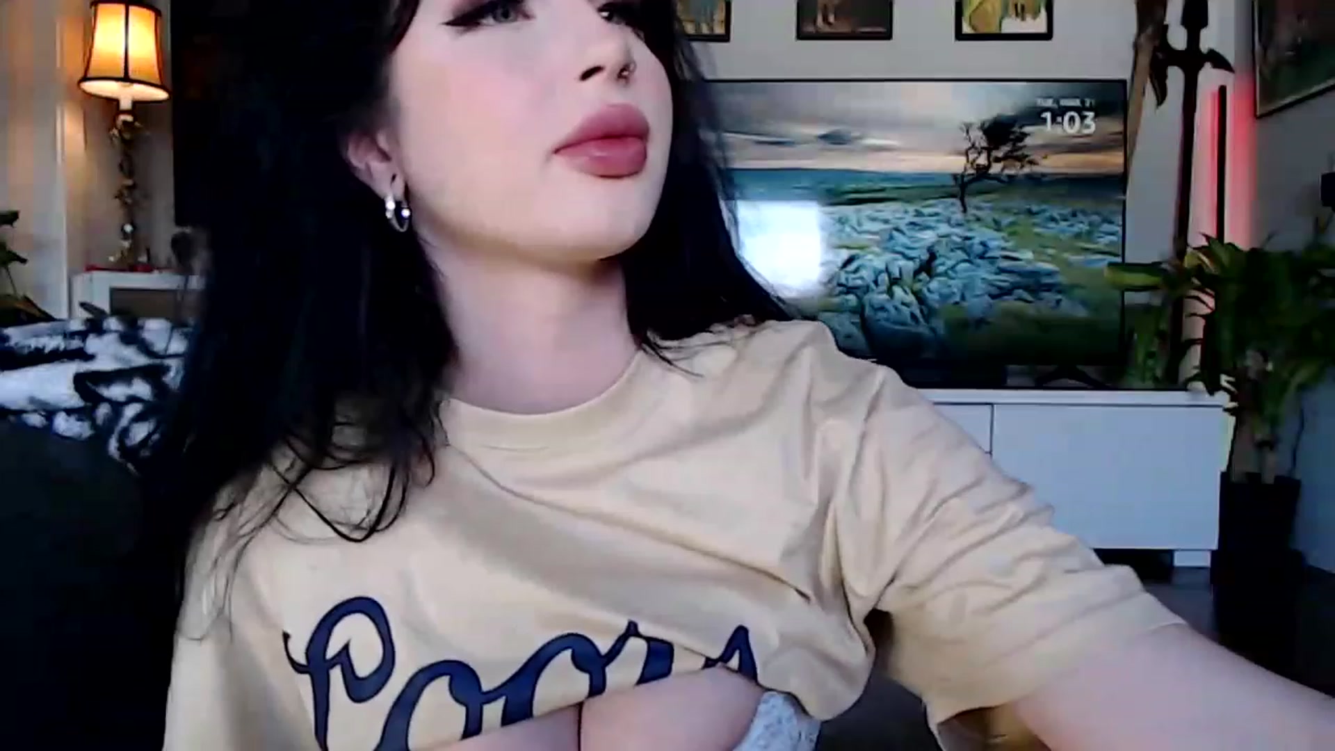 Gallery image thumbnail from Vibabyx's myfreecams stream on, 03/21/2023, 20:19 image 13 of 20