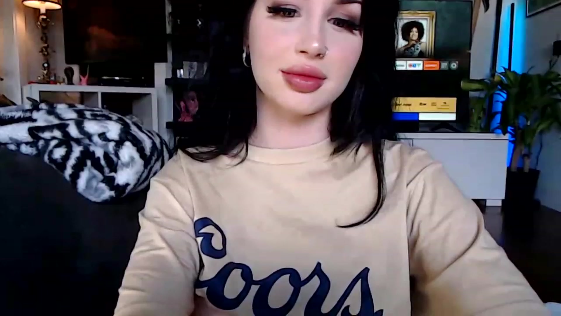 Gallery image thumbnail from Vibabyx's myfreecams stream on, 03/21/2023, 20:19 image 20 of 20