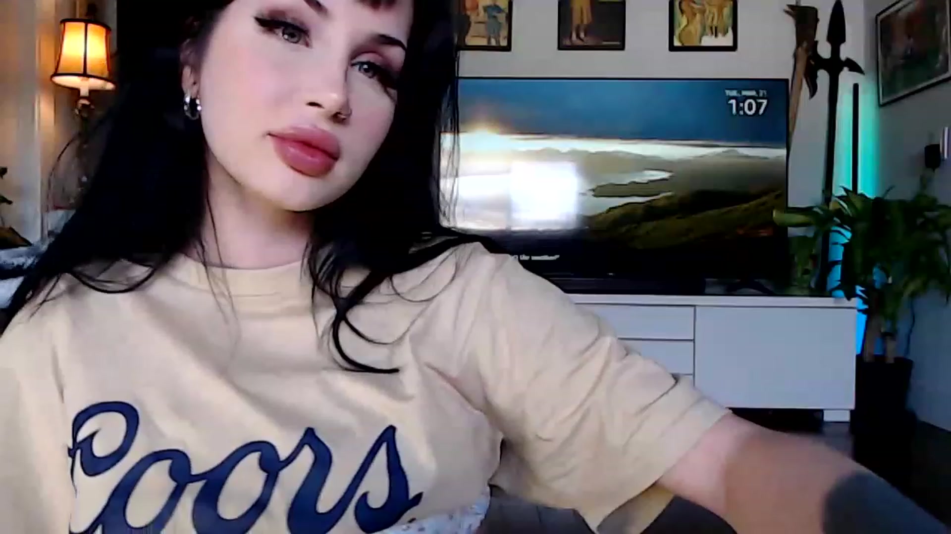 Gallery image thumbnail from Vibabyx's myfreecams stream on, 03/21/2023, 20:19 image 15 of 20