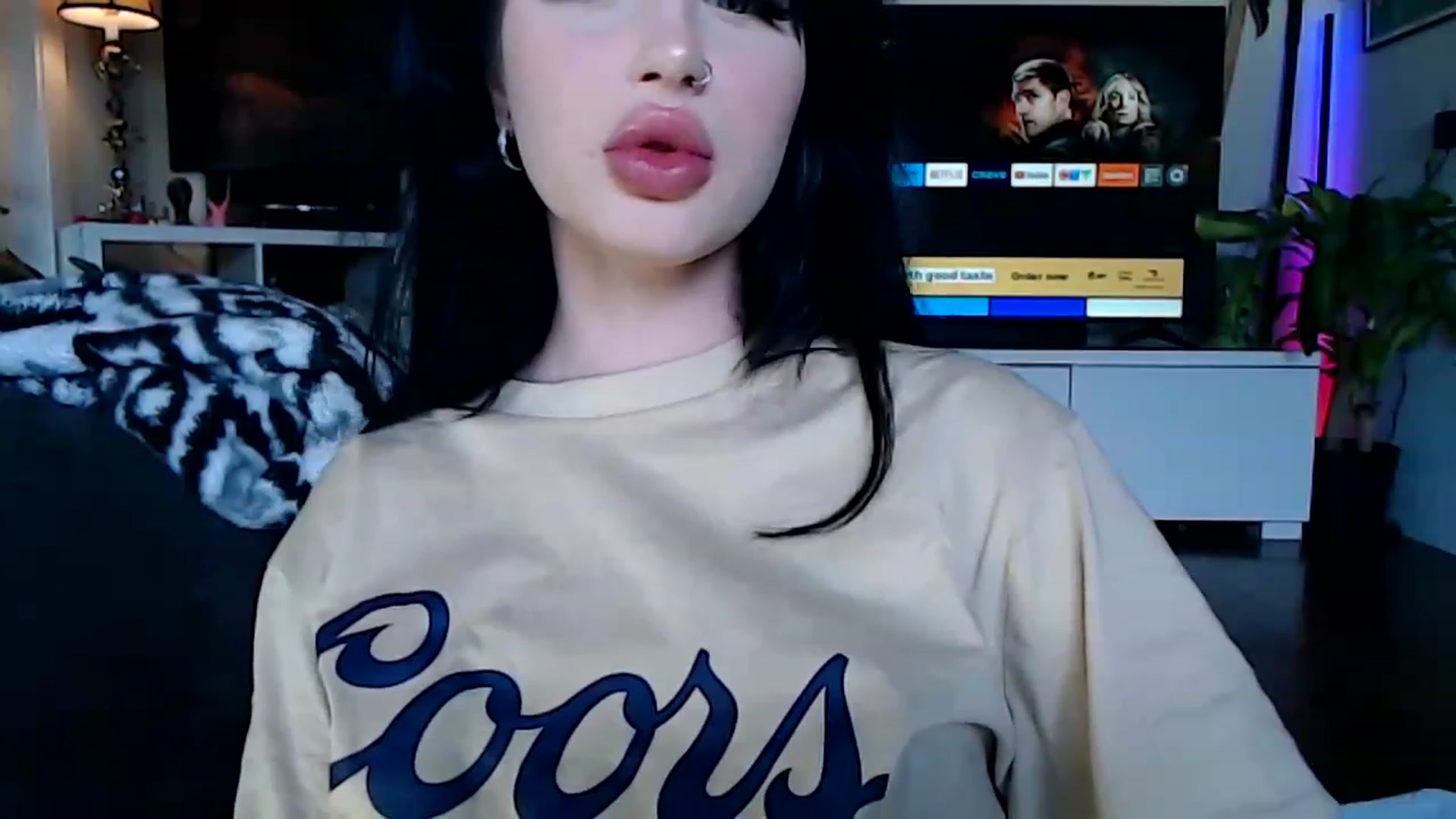 Gallery image thumbnail from Vibabyx's myfreecams stream on, 03/21/2023, 20:19 image 19 of 20