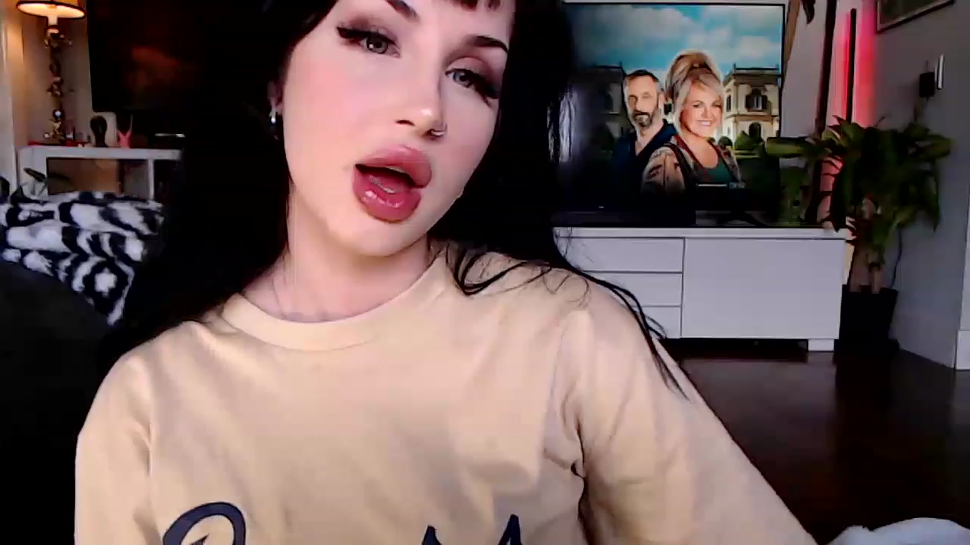 Gallery image thumbnail from Vibabyx's myfreecams stream on, 03/21/2023, 21:03 image 2 of 20