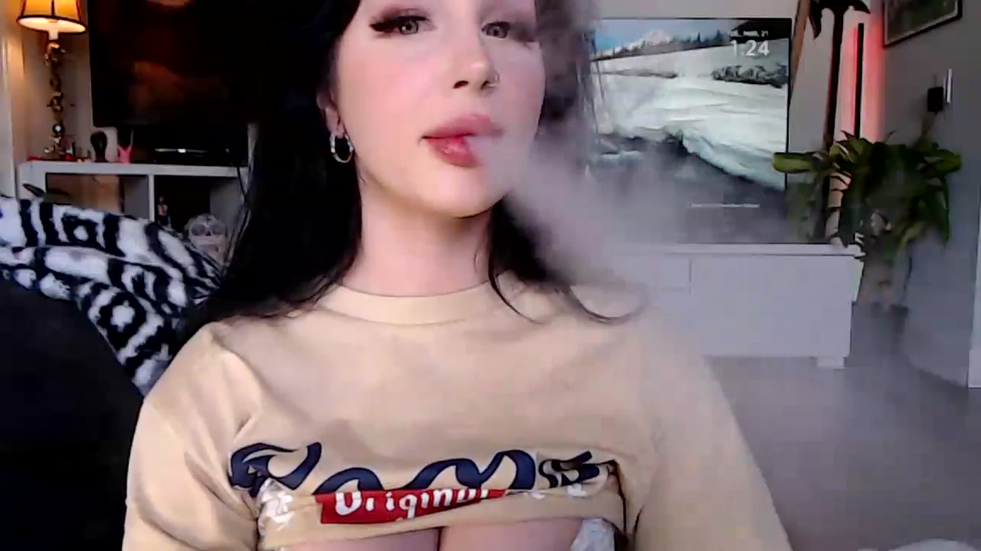 Gallery image thumbnail from Vibabyx's myfreecams stream on, 03/21/2023, 21:03 image 3 of 20