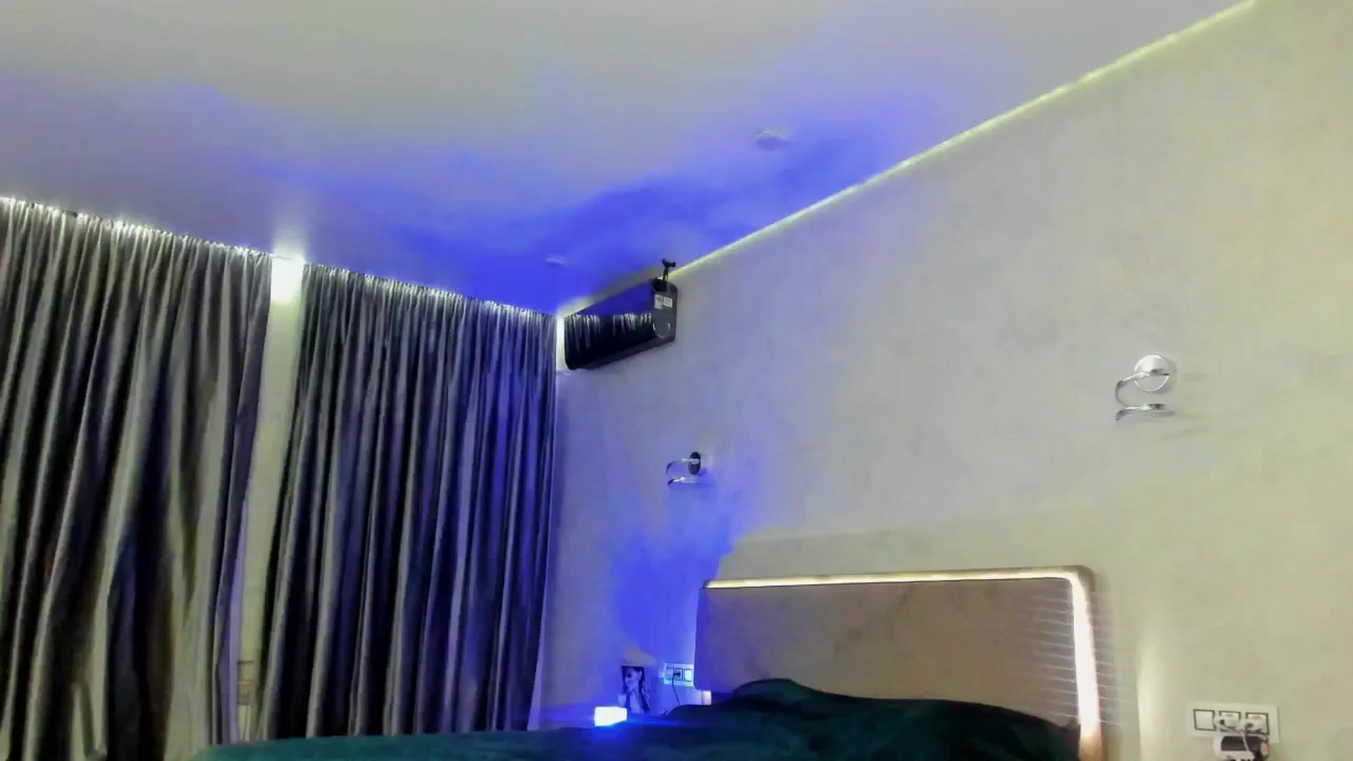 Gallery image thumbnail from VibeK_'s myfreecams stream on, 08/20/2024, 20:02 image 14 of 20