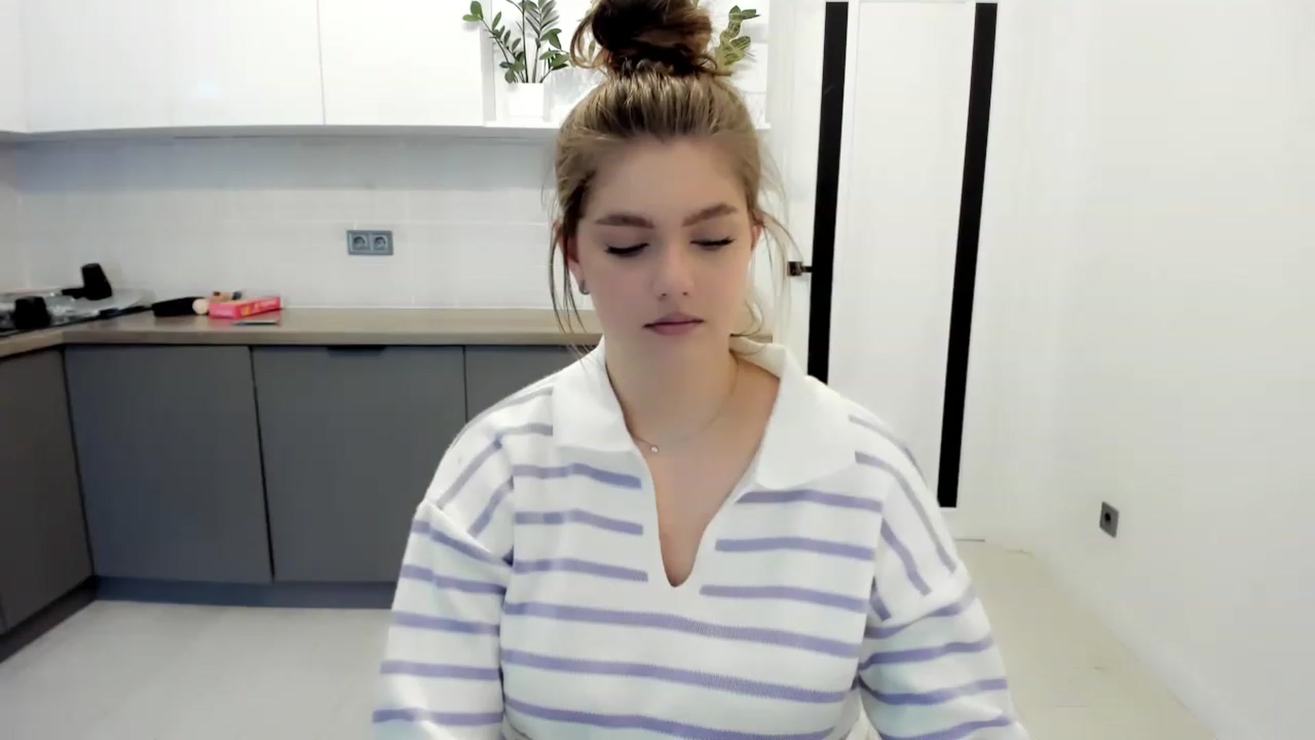 Gallery image thumbnail from VickiVong's myfreecams stream on, 11/23/2022, 09:11 image 11 of 20
