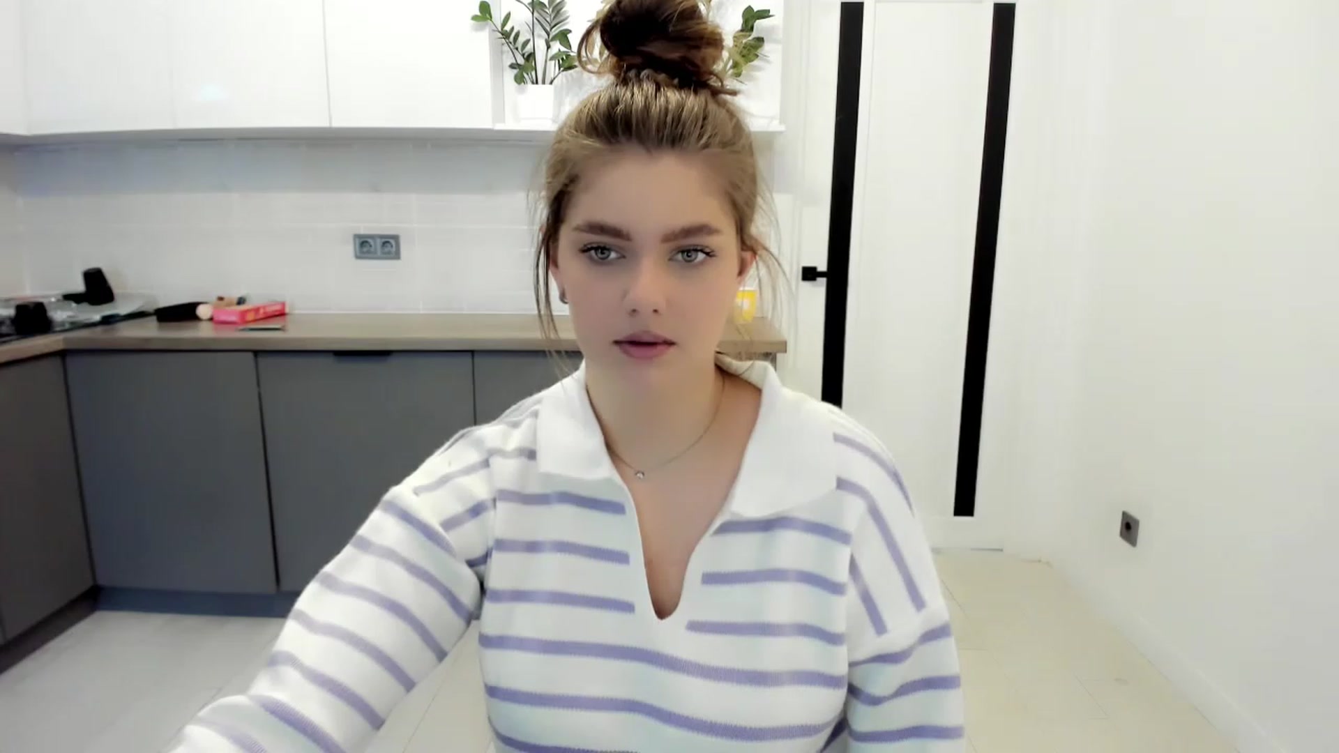 Gallery image thumbnail from VickiVong's myfreecams stream on, 11/23/2022, 09:11 image 14 of 20