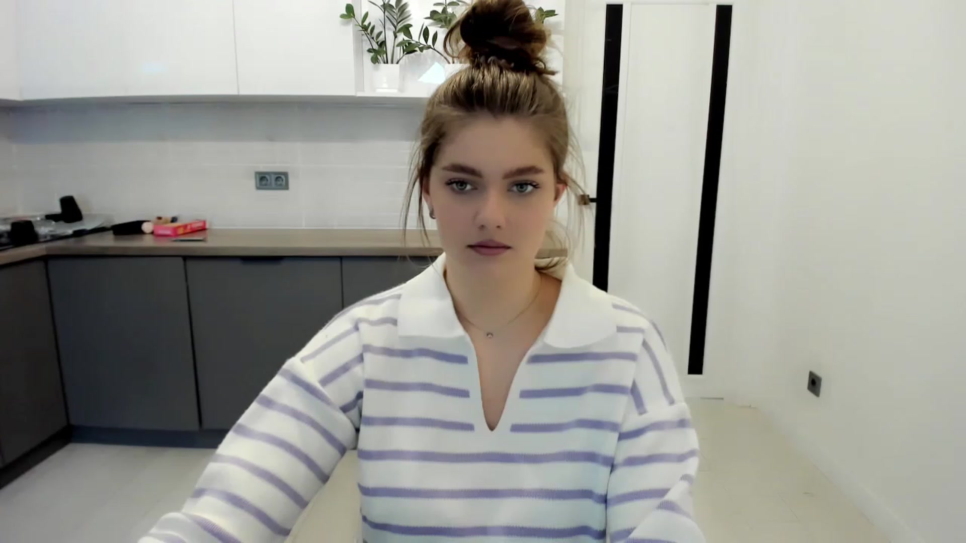 Gallery image thumbnail from VickiVong's myfreecams stream on, 11/23/2022, 09:11 image 4 of 20