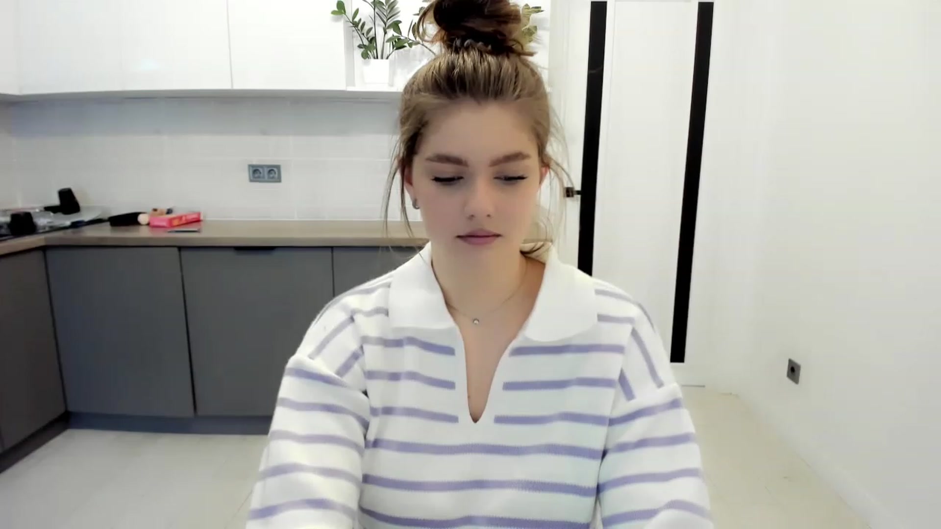 Gallery image thumbnail from VickiVong's myfreecams stream on, 11/23/2022, 09:11 image 5 of 20