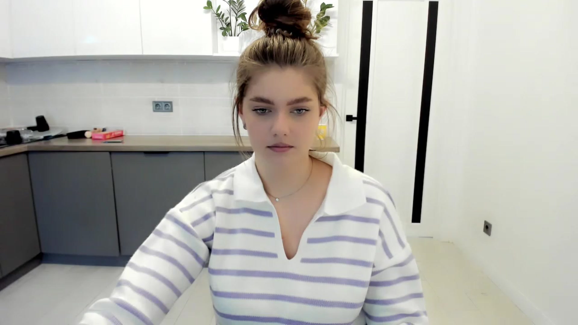Gallery image thumbnail from VickiVong's myfreecams stream on, 11/23/2022, 09:11 image 12 of 20