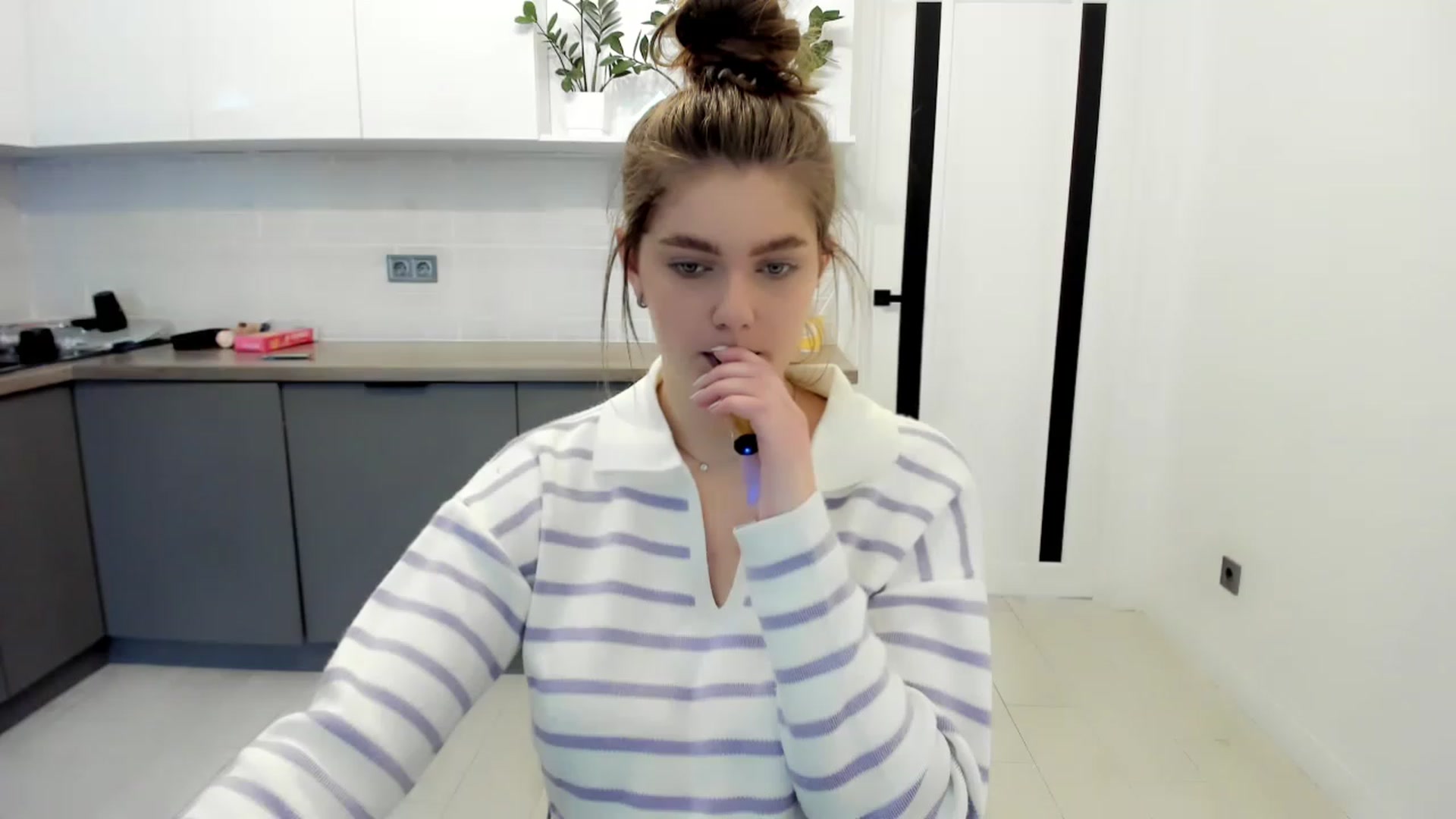 Gallery image thumbnail from VickiVong's myfreecams stream on, 11/23/2022, 09:11 image 17 of 20