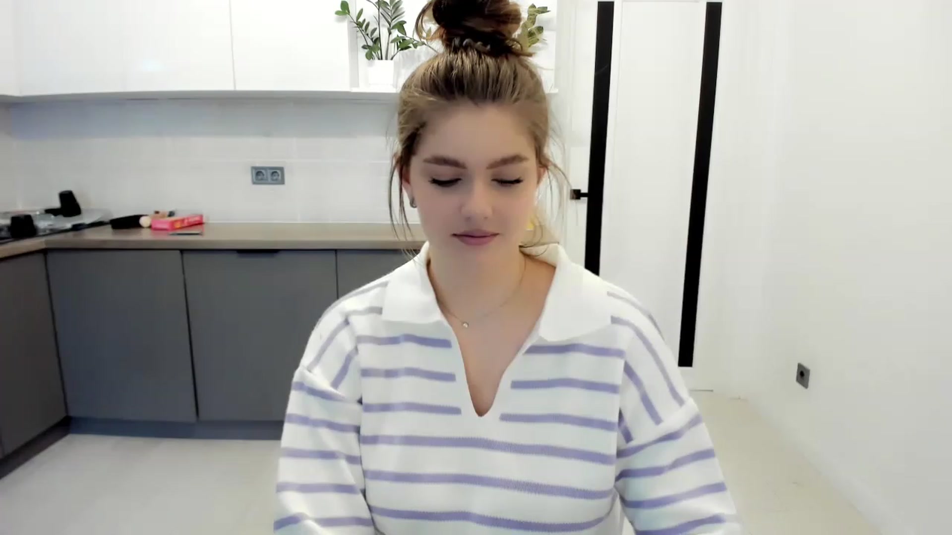 Gallery image thumbnail from VickiVong's myfreecams stream on, 11/23/2022, 09:11 image 10 of 20