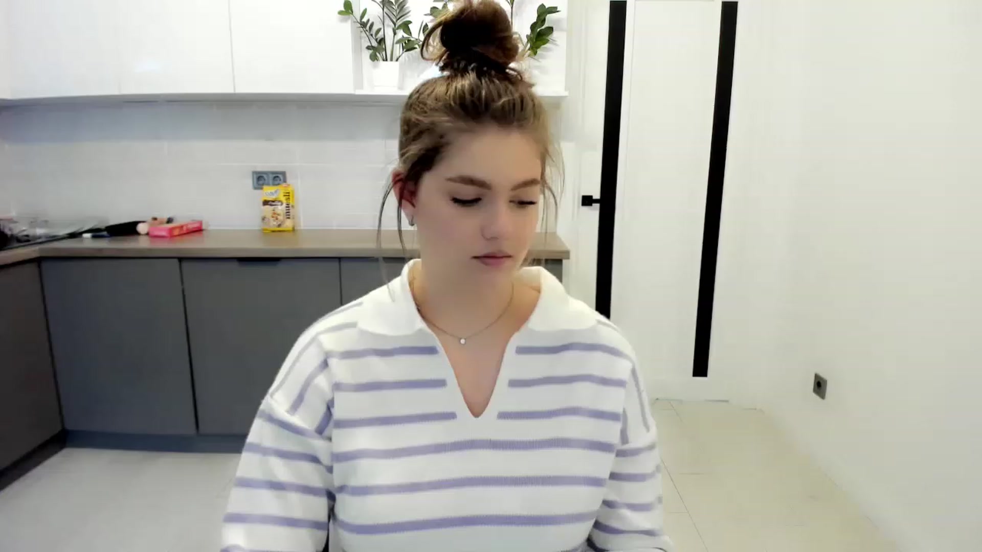 Gallery image thumbnail from VickiVong's myfreecams stream on, 11/23/2022, 10:38 image 16 of 20