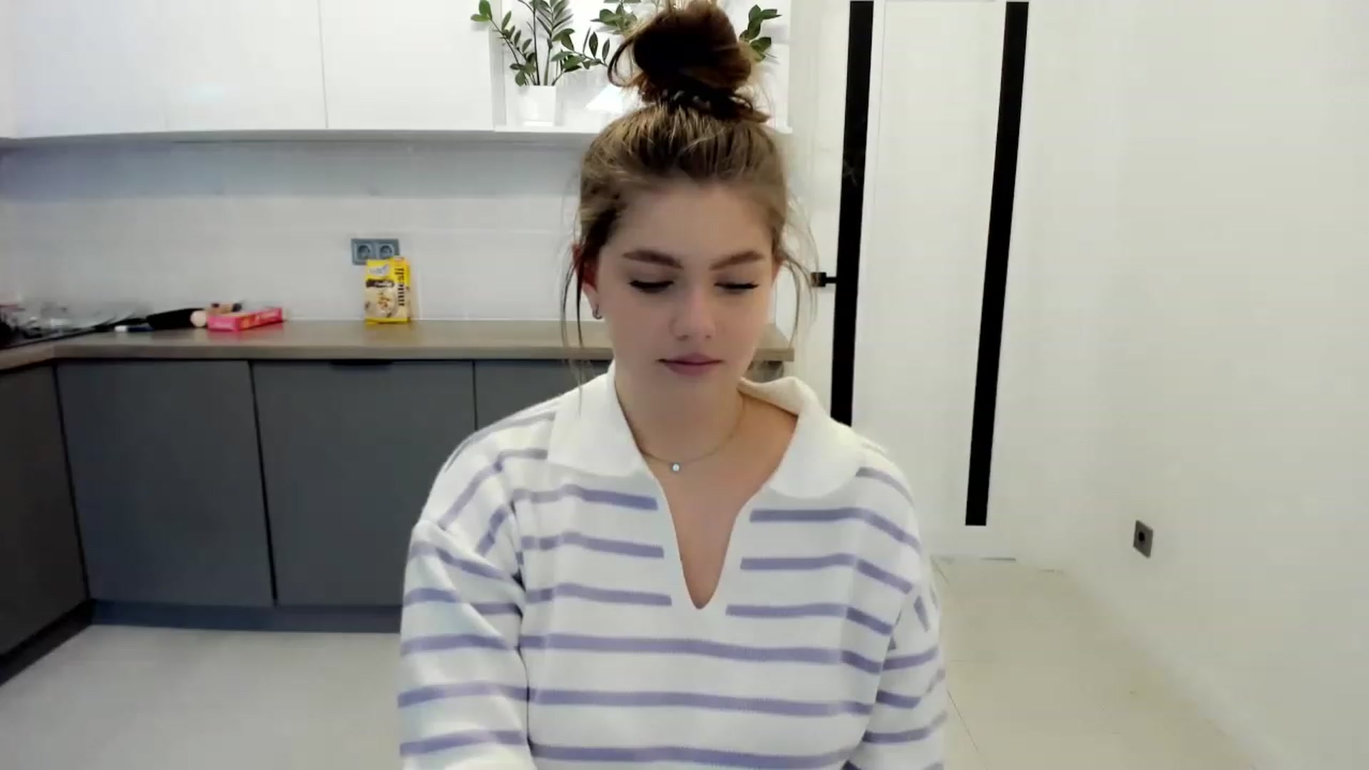 Gallery image thumbnail from VickiVong's myfreecams stream on, 11/23/2022, 10:38 image 14 of 20
