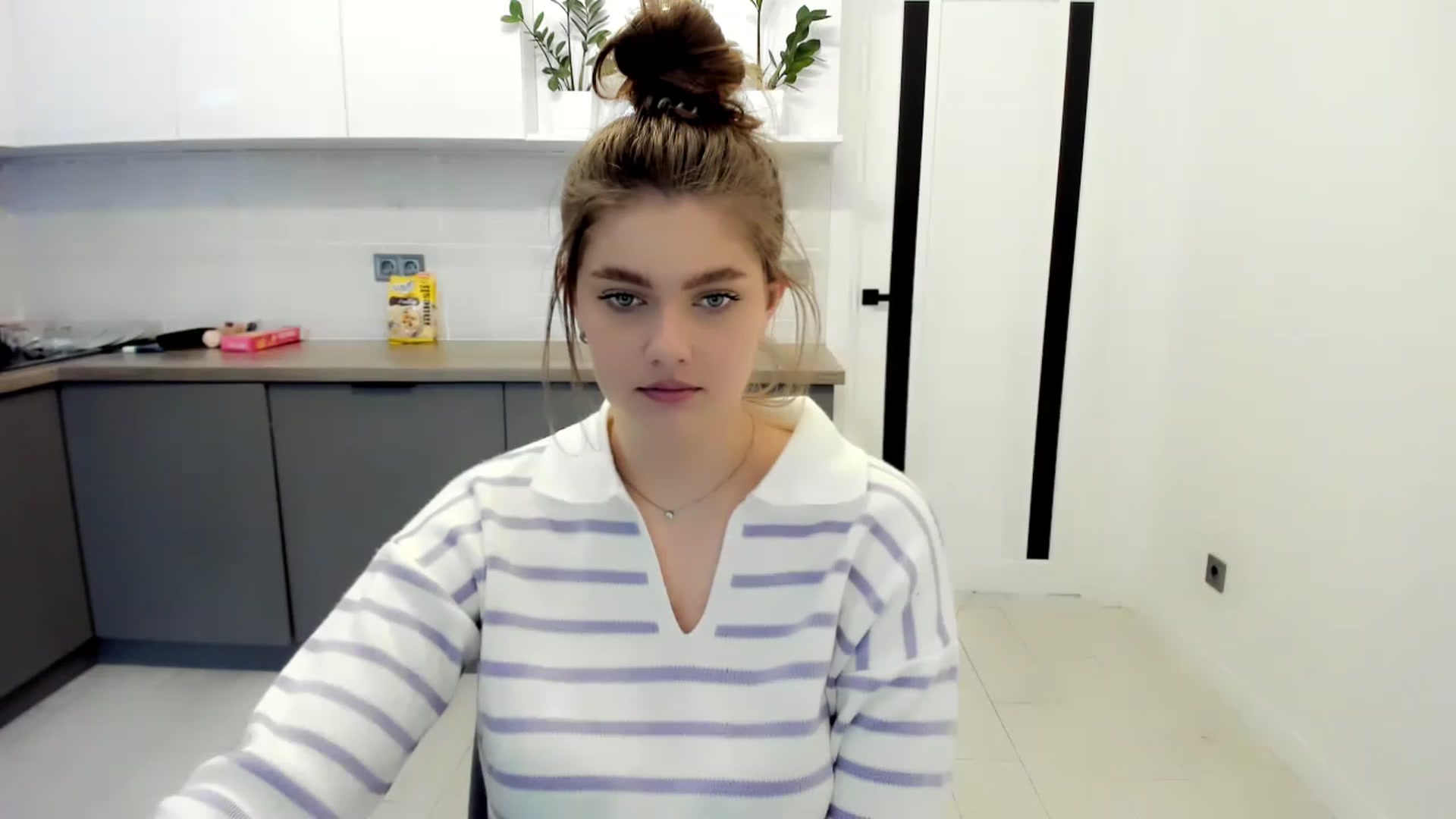 Gallery image thumbnail from VickiVong's myfreecams stream on, 11/23/2022, 10:38 image 17 of 20