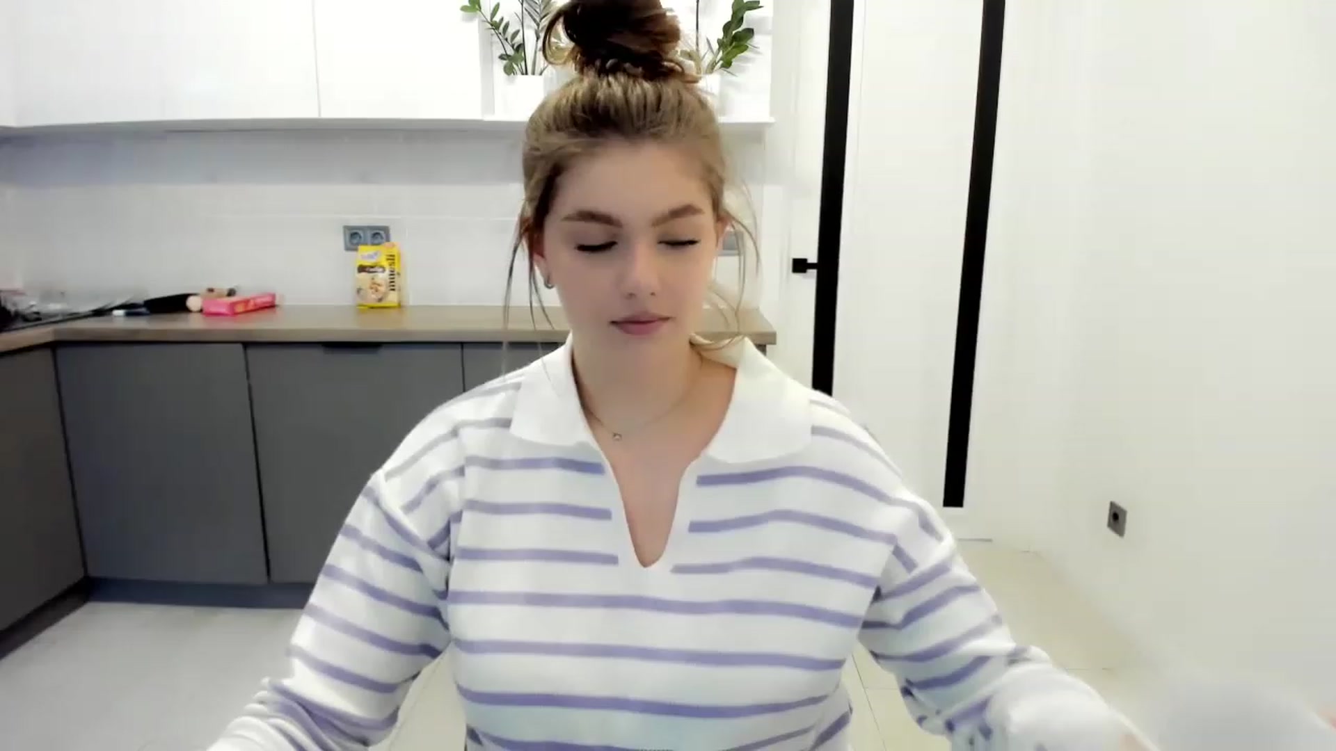 Gallery image thumbnail from VickiVong's myfreecams stream on, 11/23/2022, 10:38 image 20 of 20