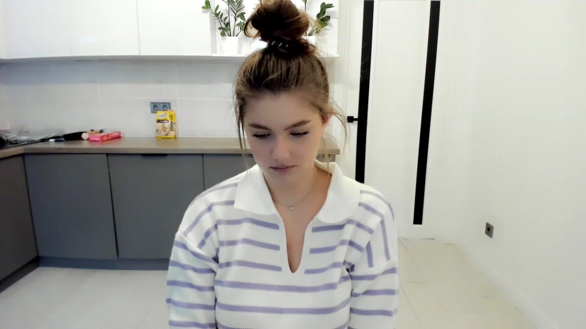 Gallery image thumbnail from VickiVong's myfreecams stream on, 11/23/2022, 10:38 image 8 of 20