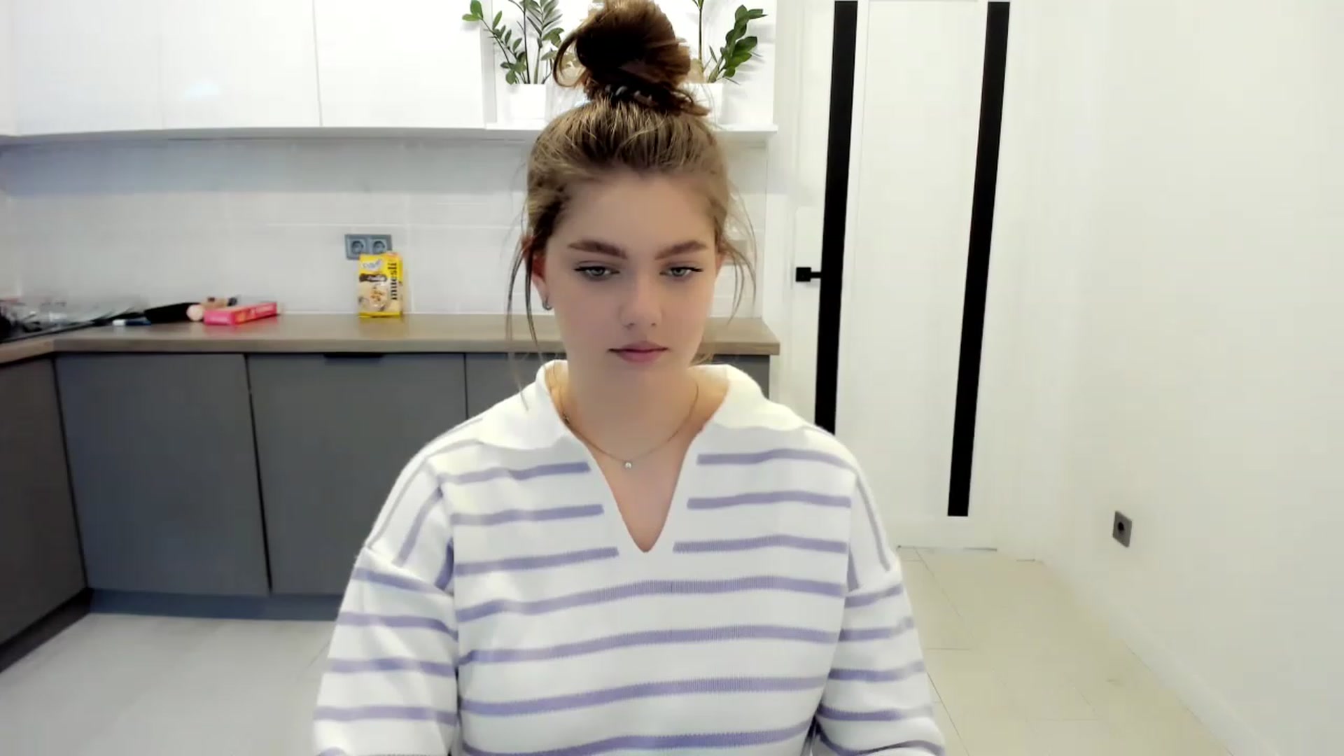 Gallery image thumbnail from VickiVong's myfreecams stream on, 11/23/2022, 10:38 image 15 of 20