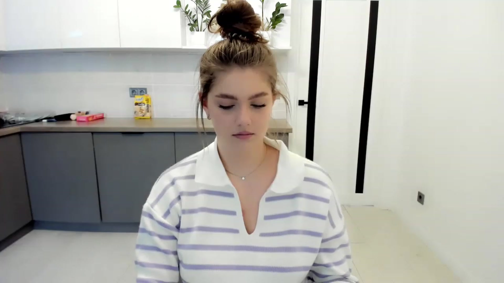 Gallery image thumbnail from VickiVong's myfreecams stream on, 11/23/2022, 10:38 image 10 of 20