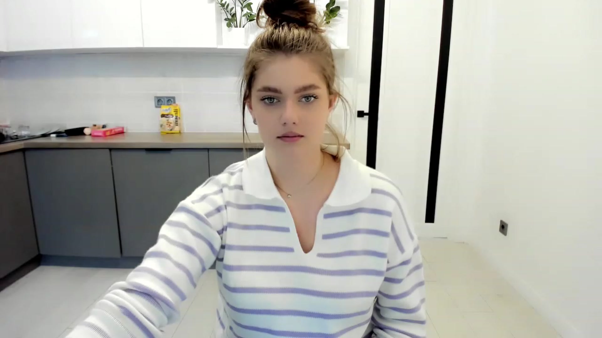 Gallery image thumbnail from VickiVong's myfreecams stream on, 11/23/2022, 11:46 image 3 of 20