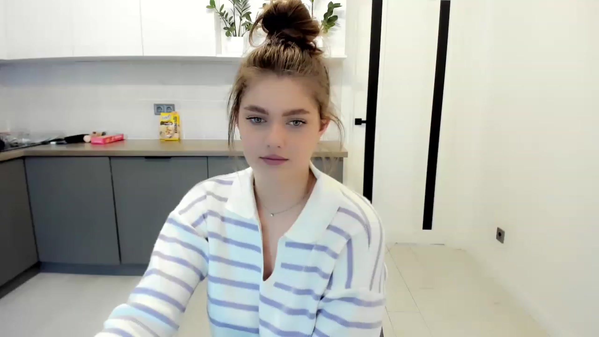 Gallery image thumbnail from VickiVong's myfreecams stream on, 11/23/2022, 11:46 image 17 of 20