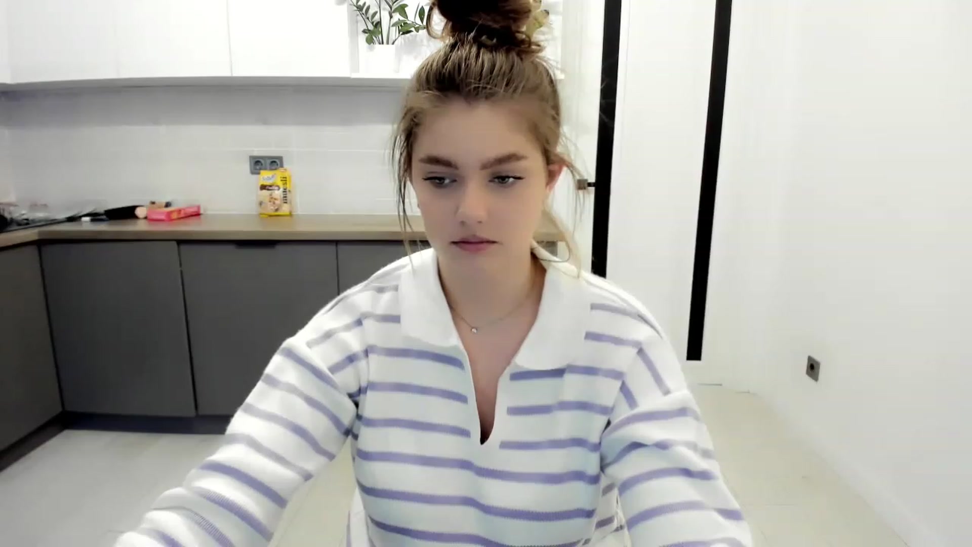 Gallery image thumbnail from VickiVong's myfreecams stream on, 11/23/2022, 11:46 image 8 of 20